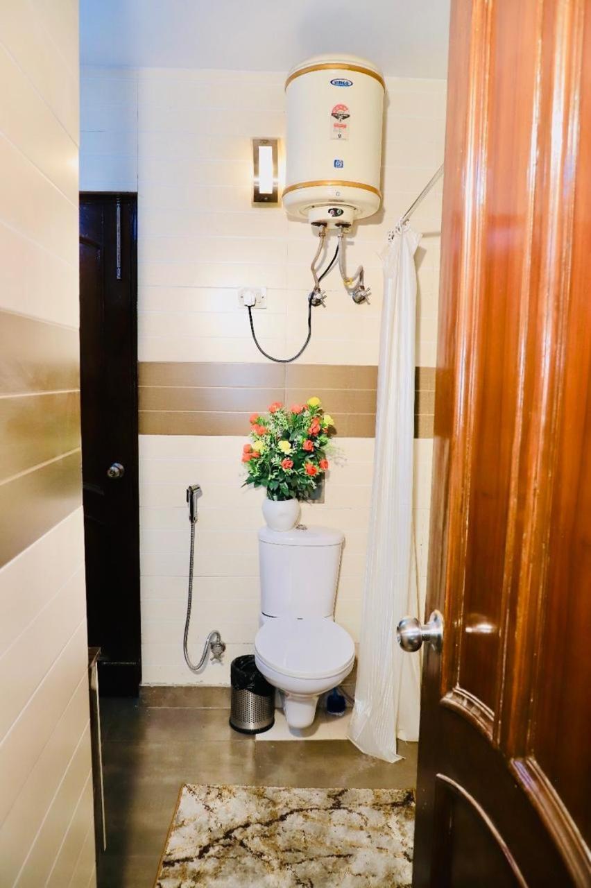 Divine India Service 3 Bhk D-198 Saket * New Delhi