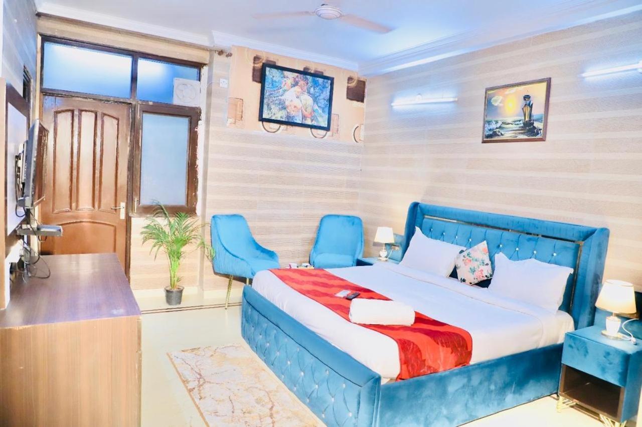 Apartment Divine India Service 3 Bhk D-198 Saket