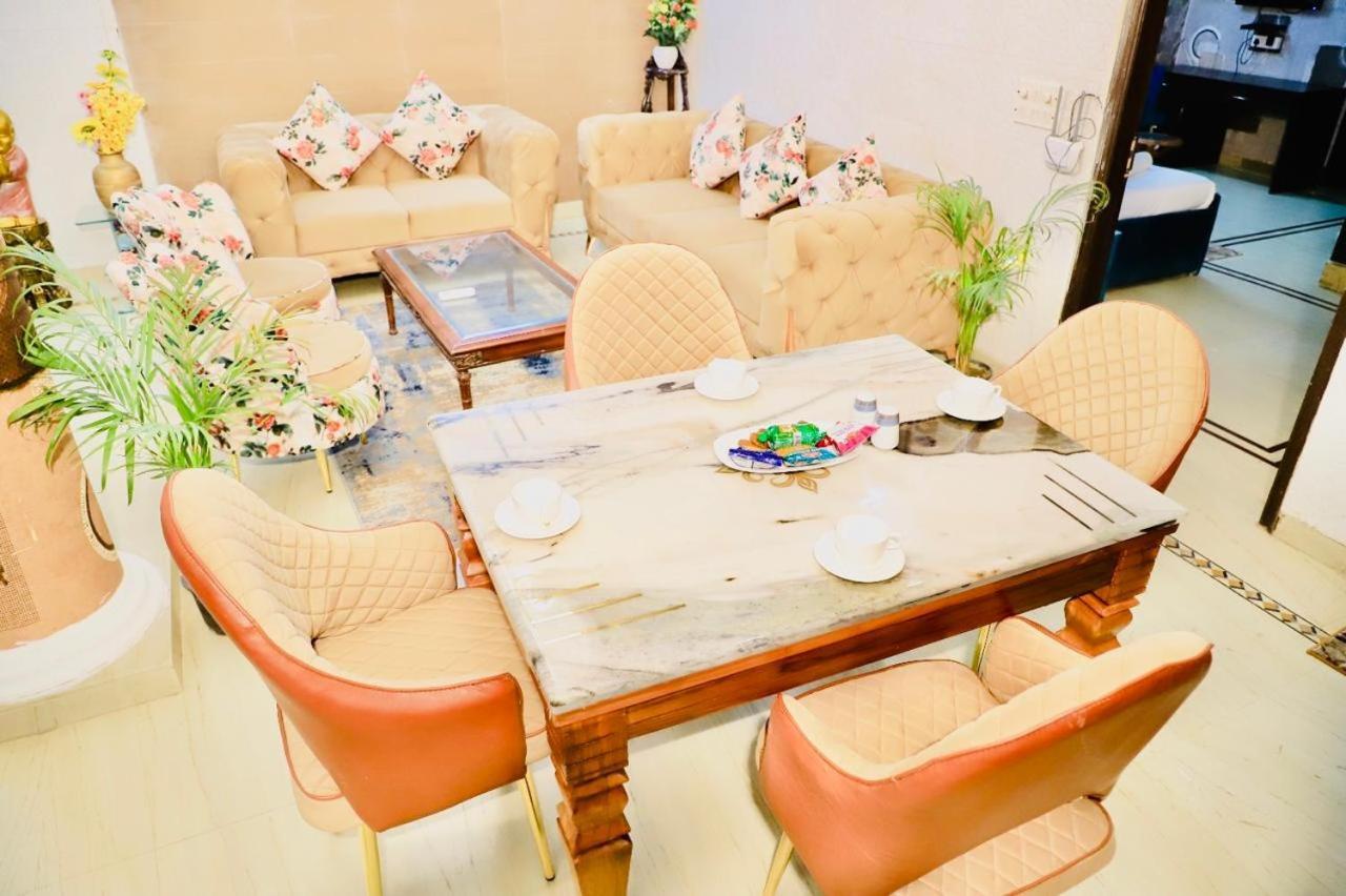 Divine India Service 3 Bhk D-198 Saket Apartment *