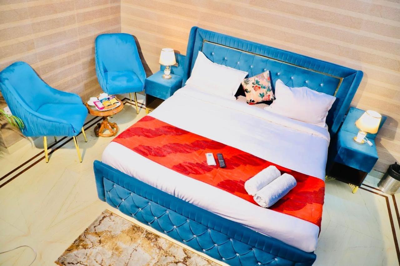 Apartment Divine India Service 3 Bhk D-198 Saket New Delhi