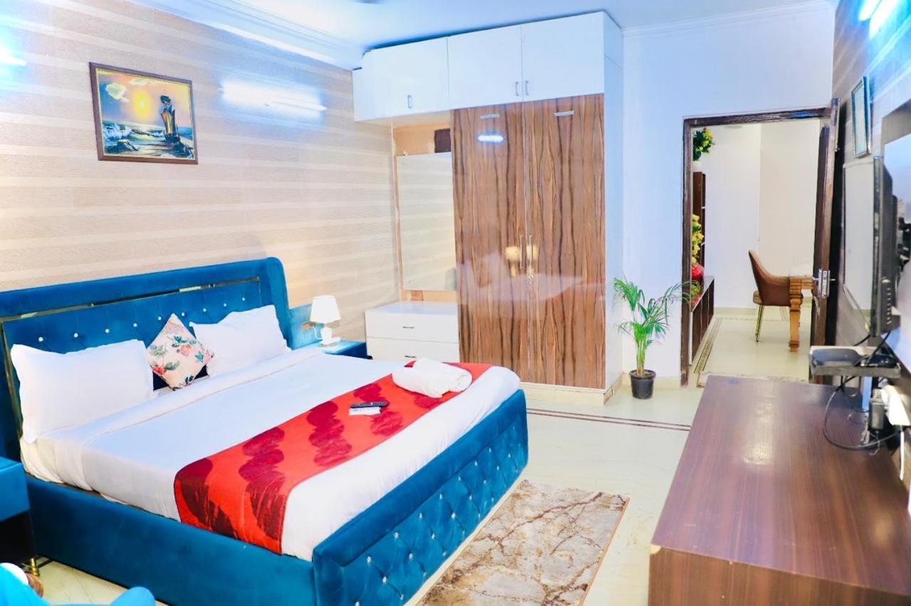 Divine India Service 3 Bhk D-198 Saket * New Delhi