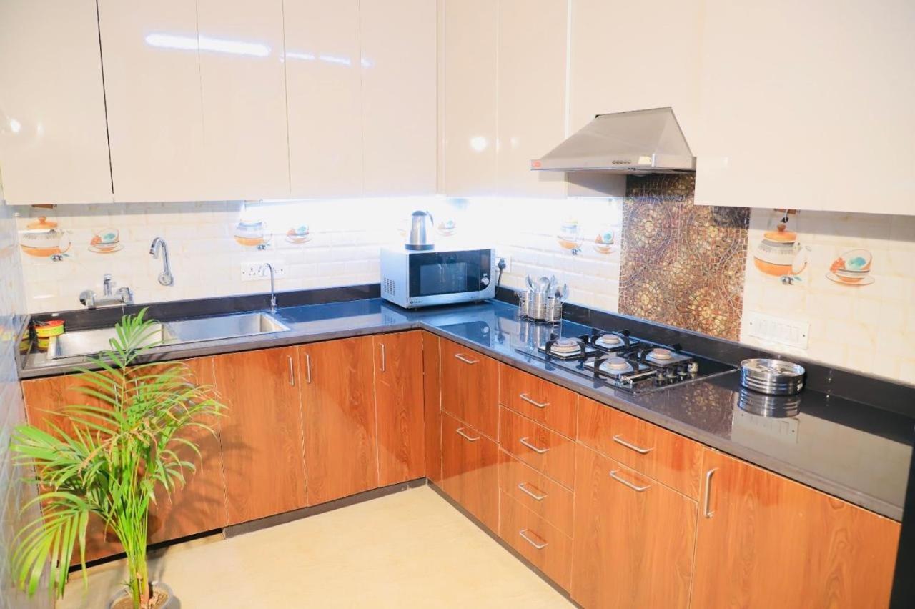 Divine India Service 3 Bhk D-198 Saket Apartment New Delhi