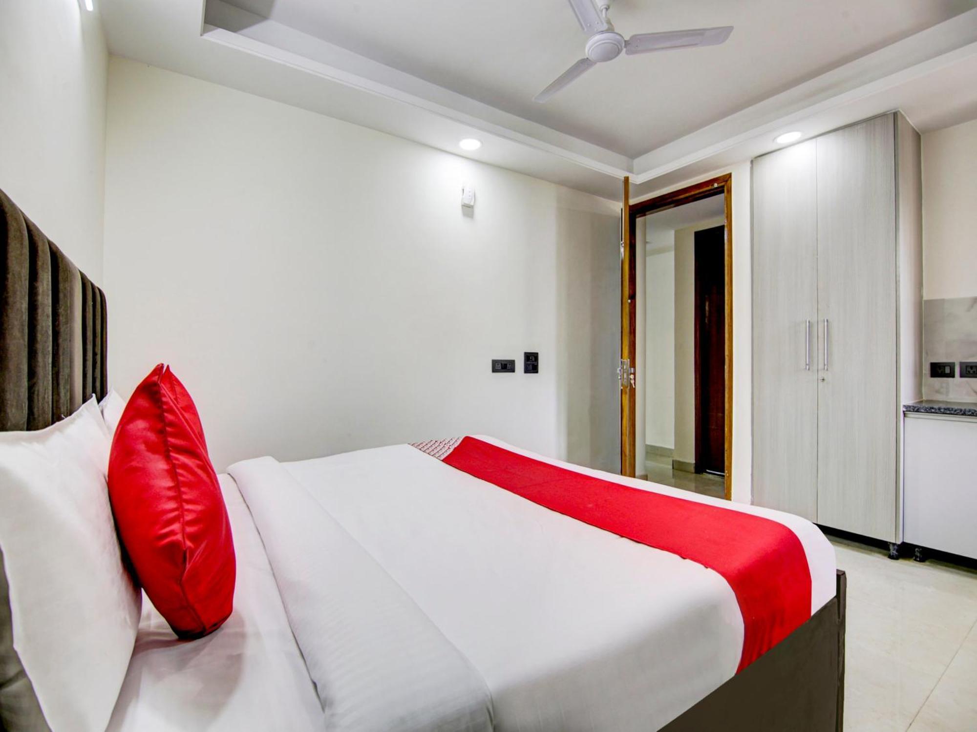 Oyo Flagship Thecapstone New Delhi