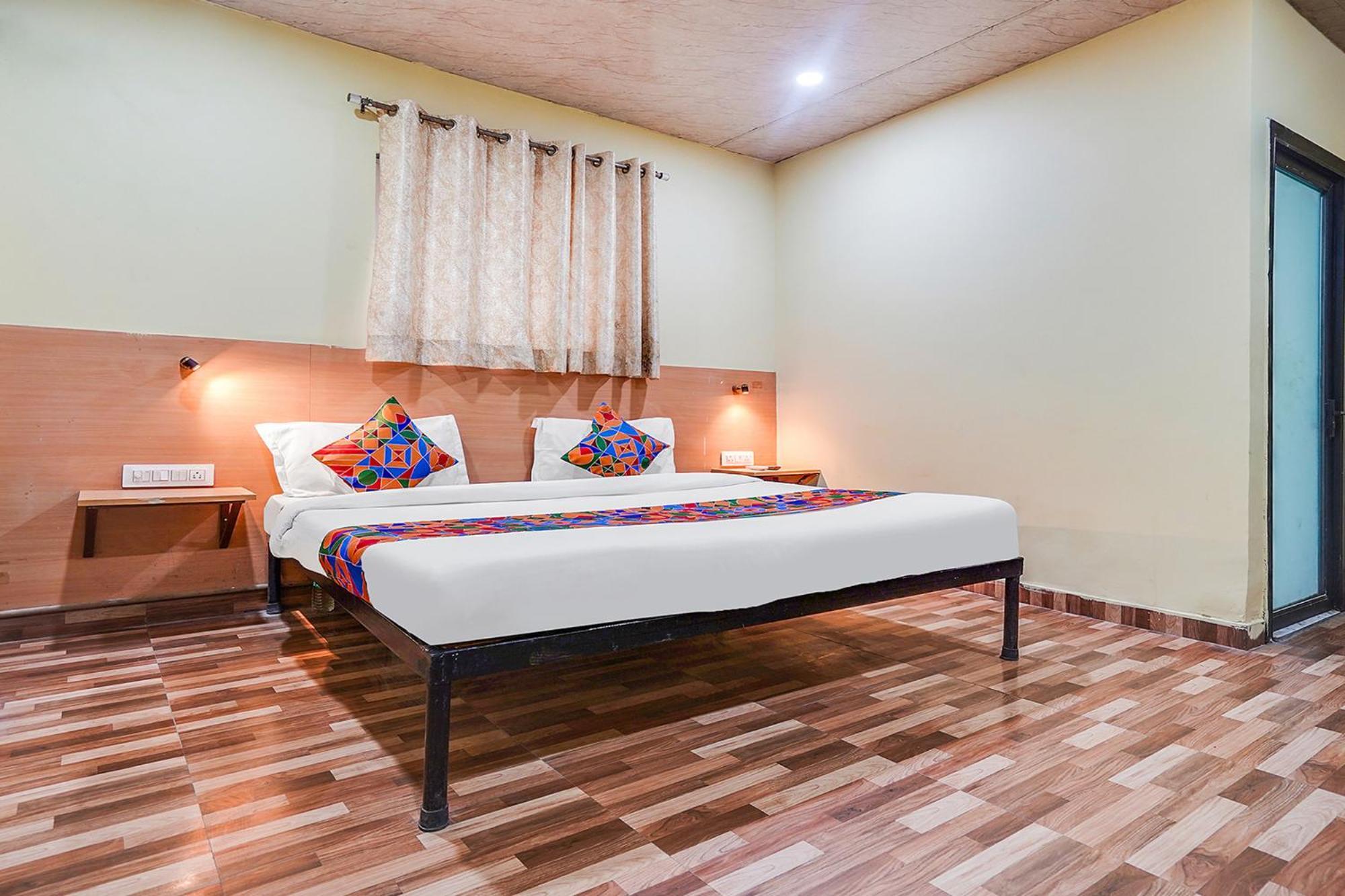 Fabhotel Reena Residency Hotel