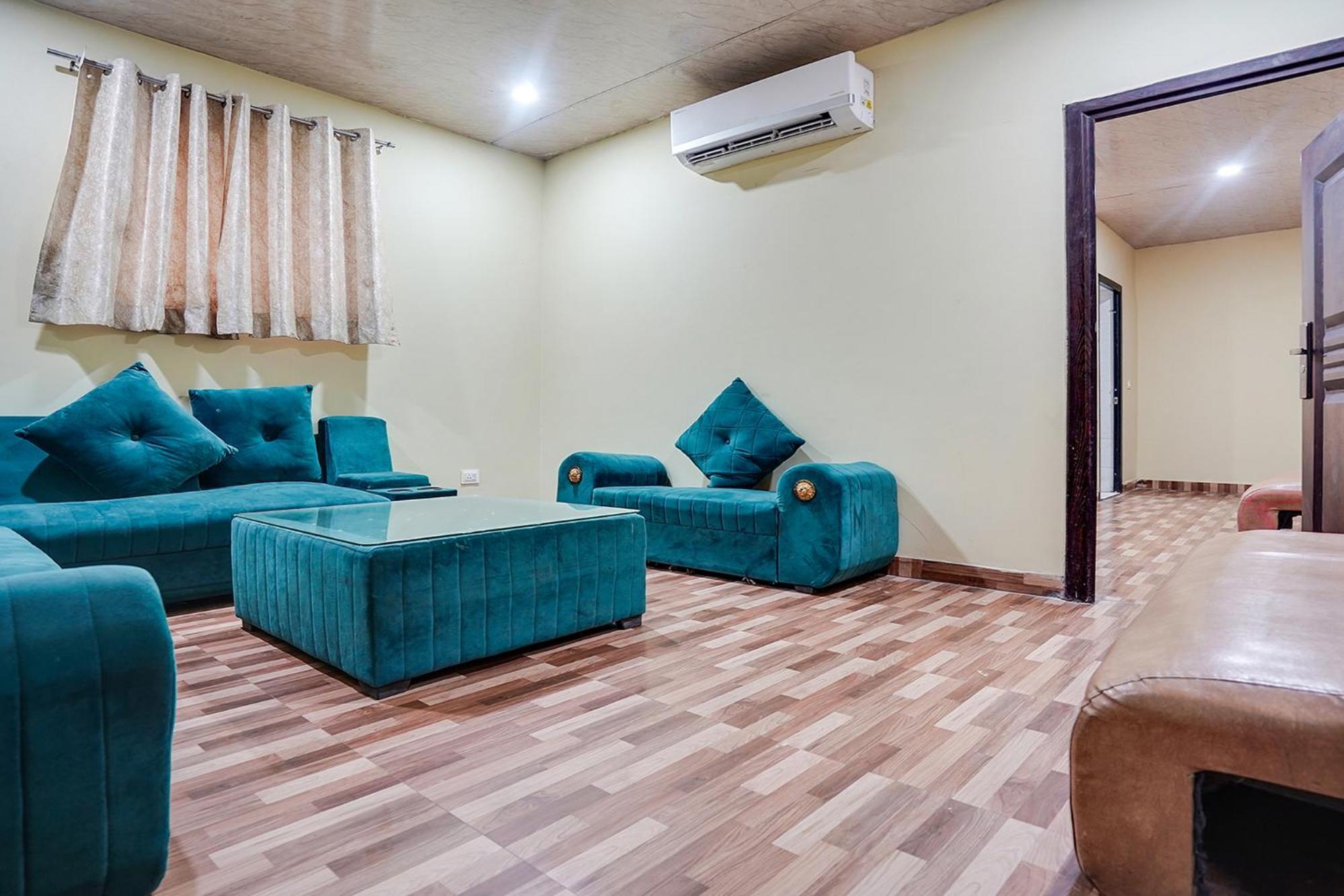 Hotel Fabhotel Reena Residency 3*