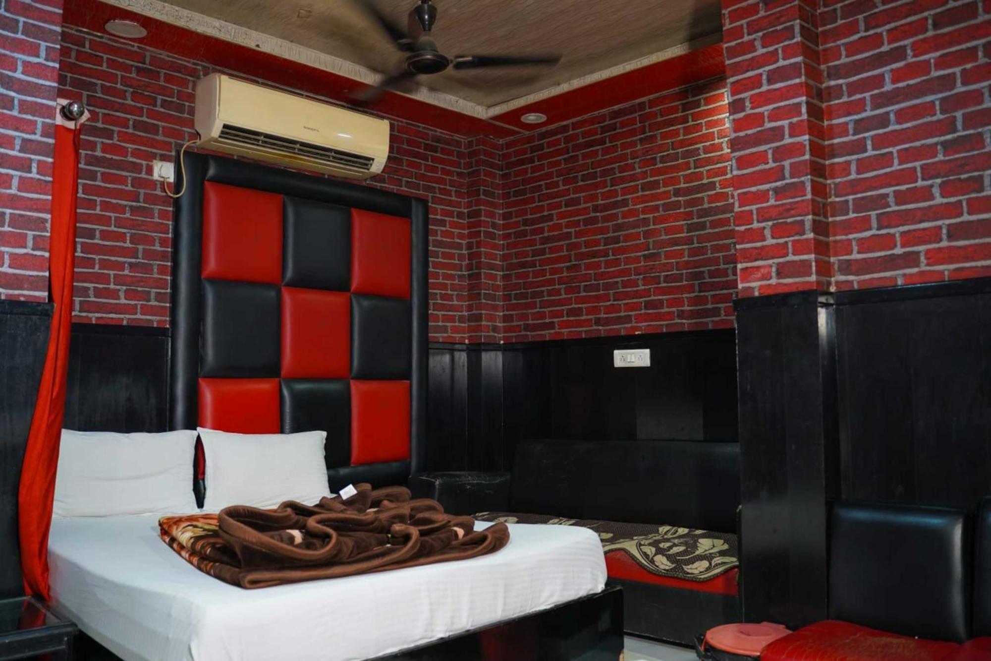Royal Plaza-new Delhi Hotel