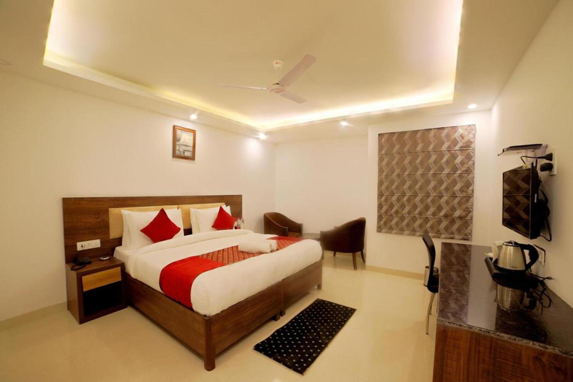 Hotel Peridot Near Igi Delhi Airport 3*
