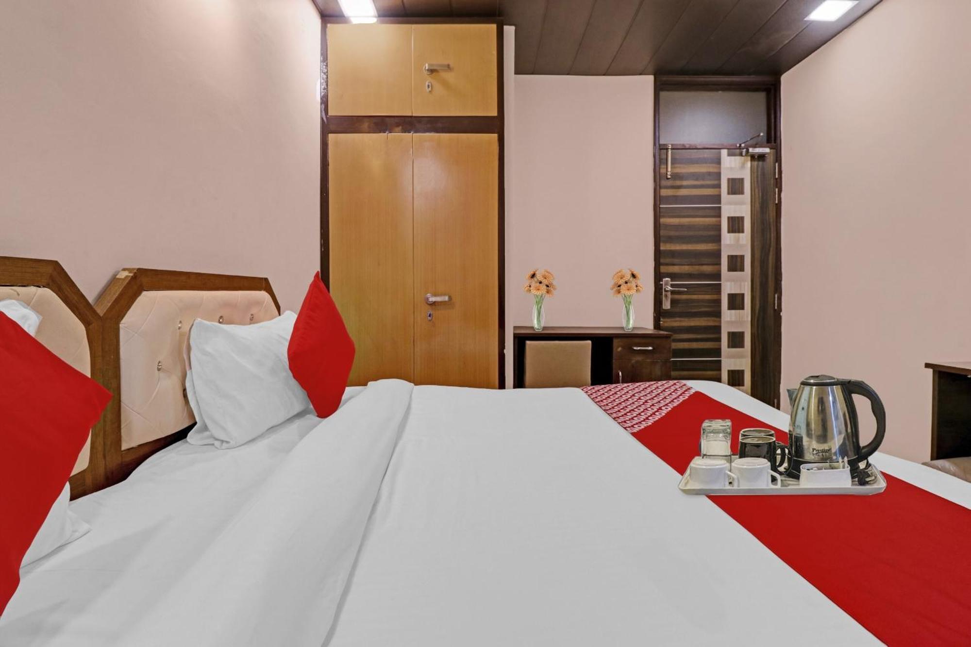 Oyo 90274 Hotel Knight Inn