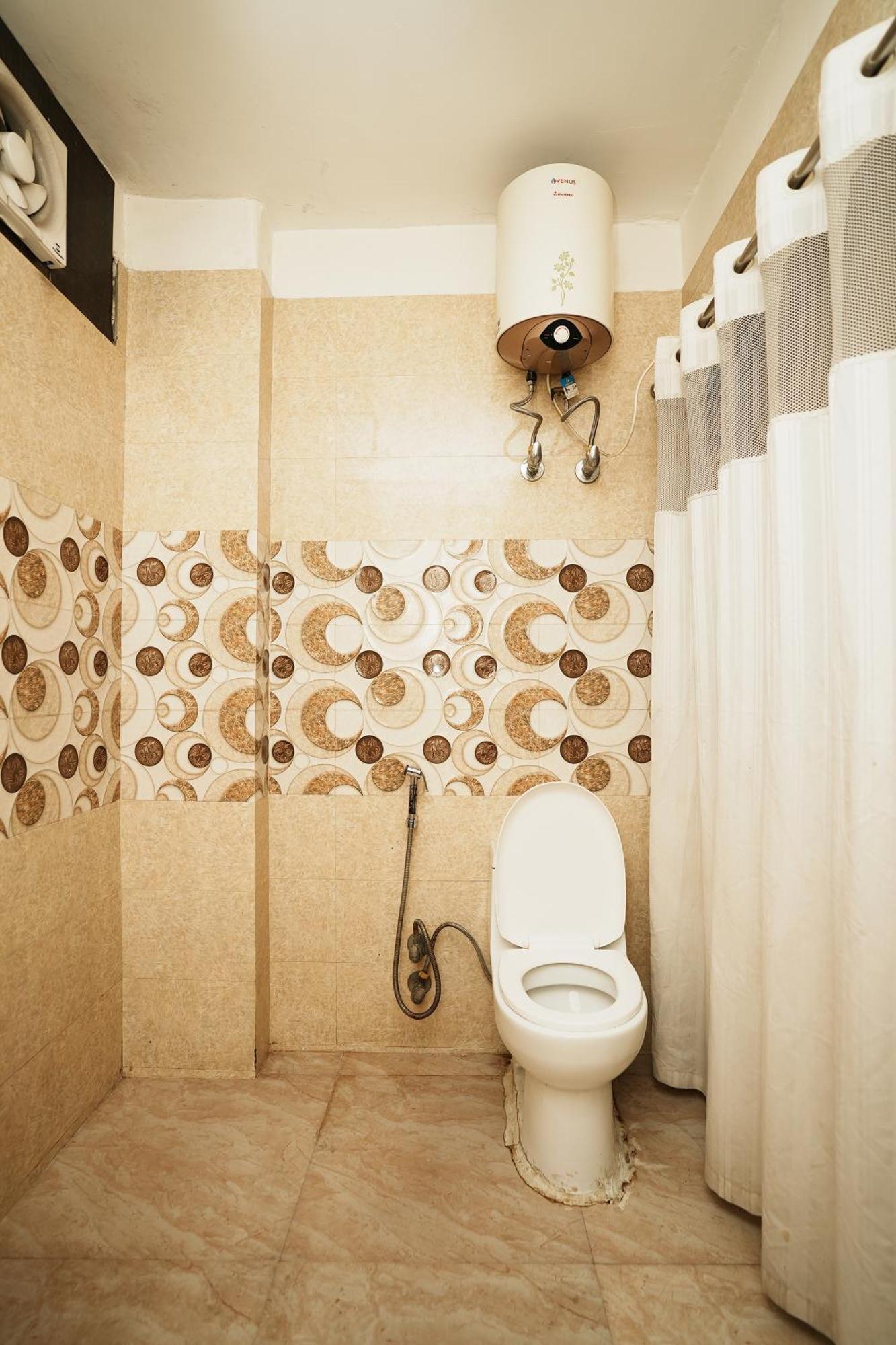Paradise International Near Igi Delhi Airport 3*