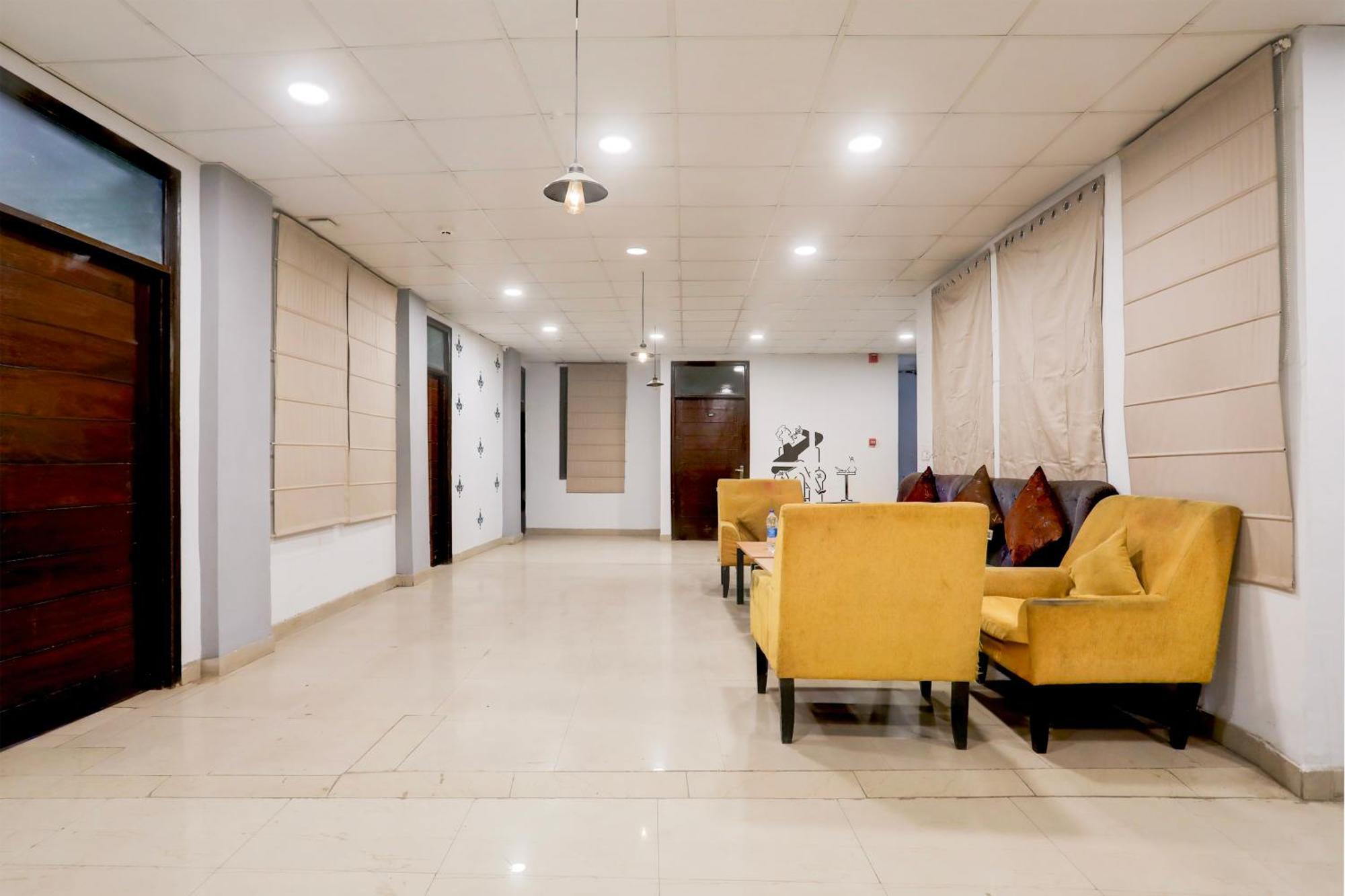 Hotel Fabexpress Saket Residency 3*