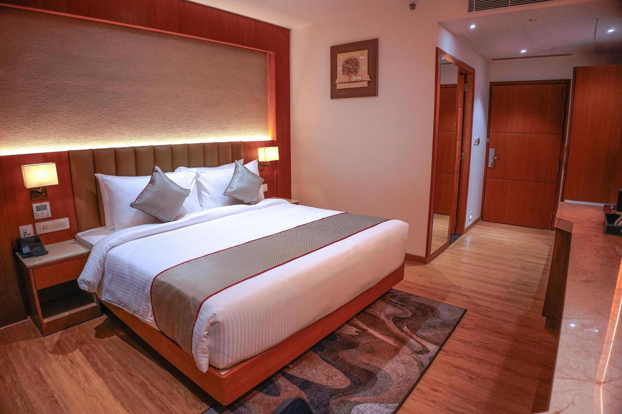 Crystal Plaza Delhi Airport New Delhi