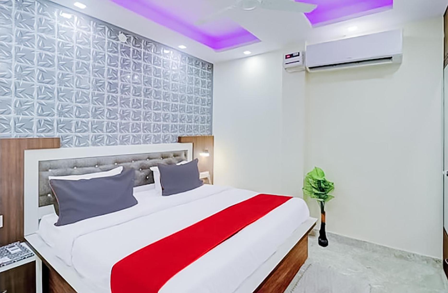 Green Palace - Jagat Puri Hotel