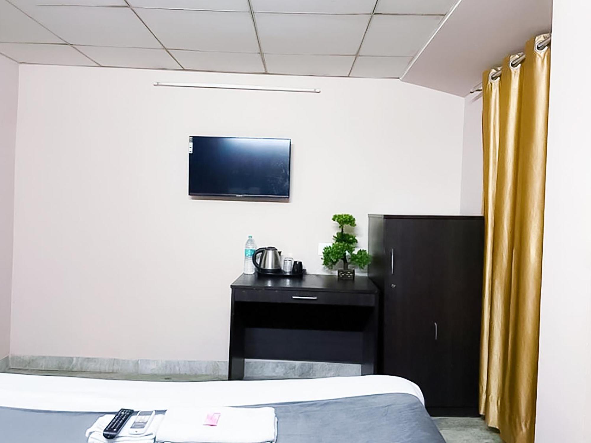 Hotel The Red Stone 3*