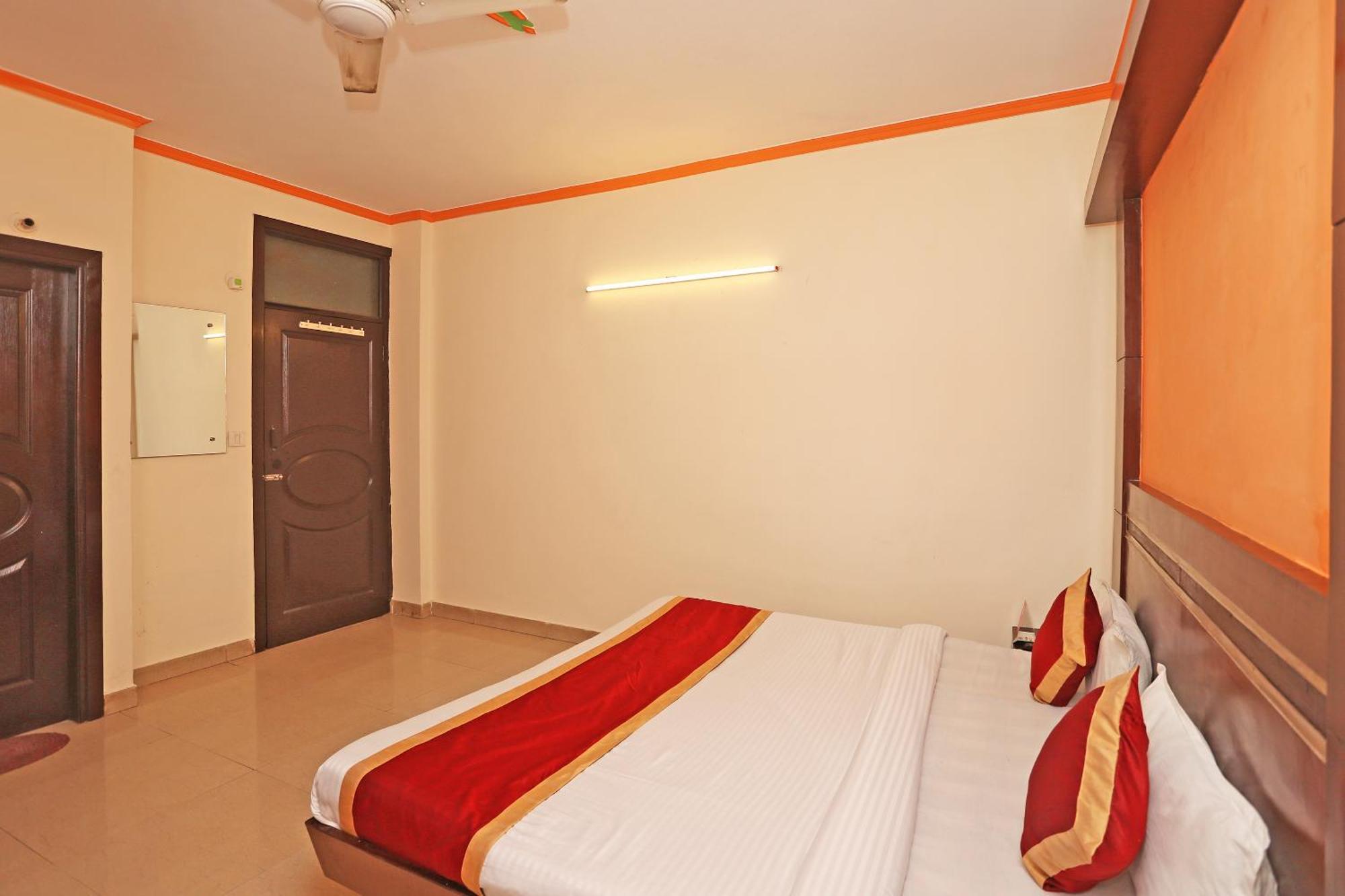Hotel O Aura Palace Deluxe