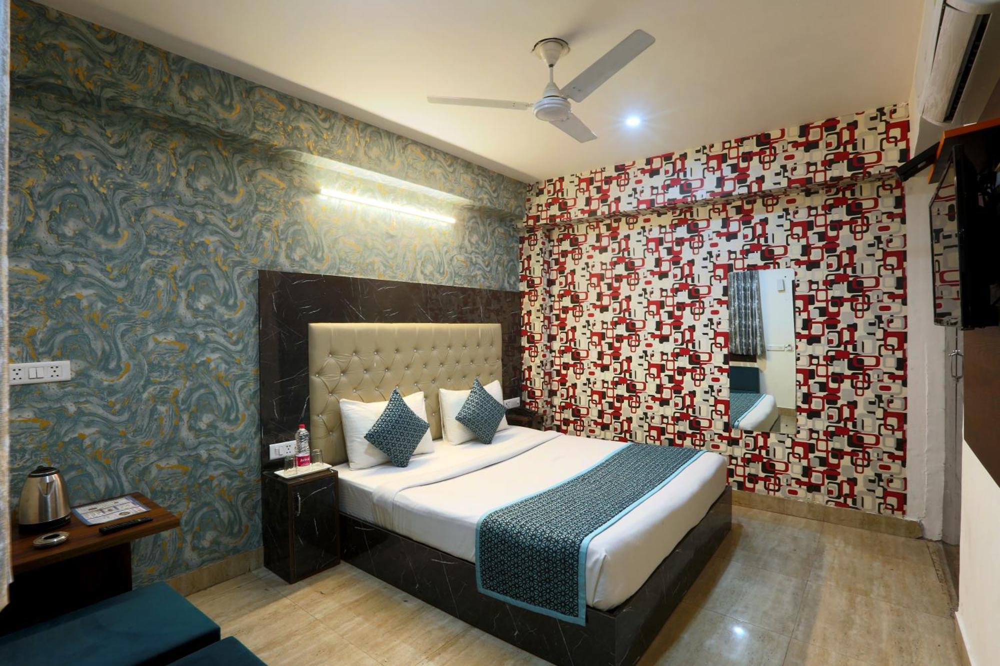 Hotel Park Near Delhi Airport 3*