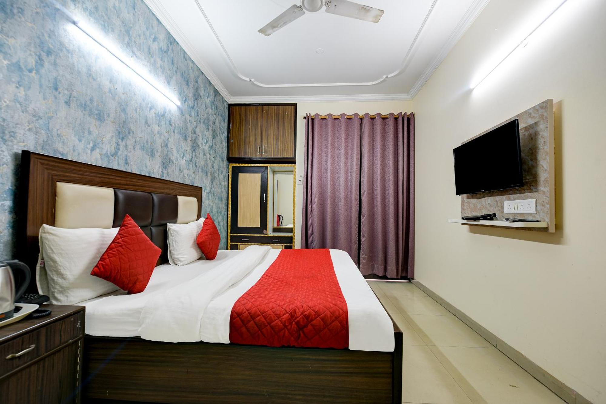 Sky View - A Family Near Delhi Airport 3* Nova Deli
