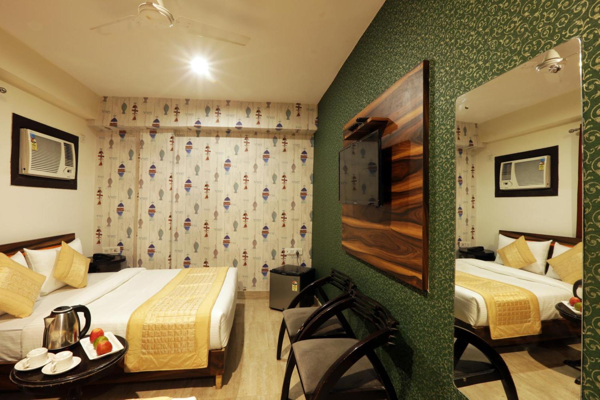 Park Near Delhi Airport 3*