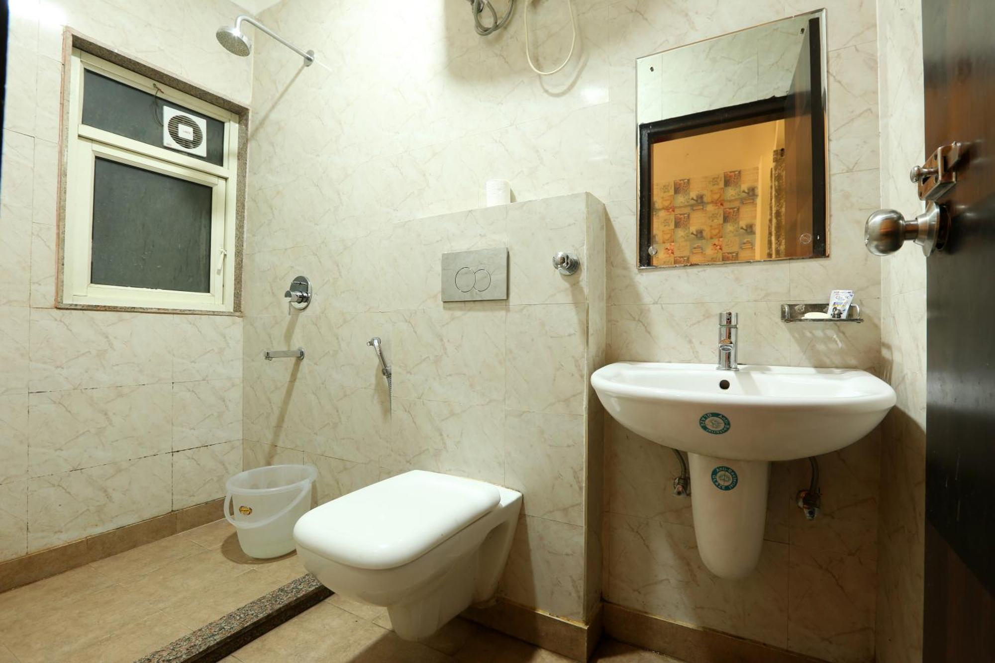 Park Near Delhi Airport 3*