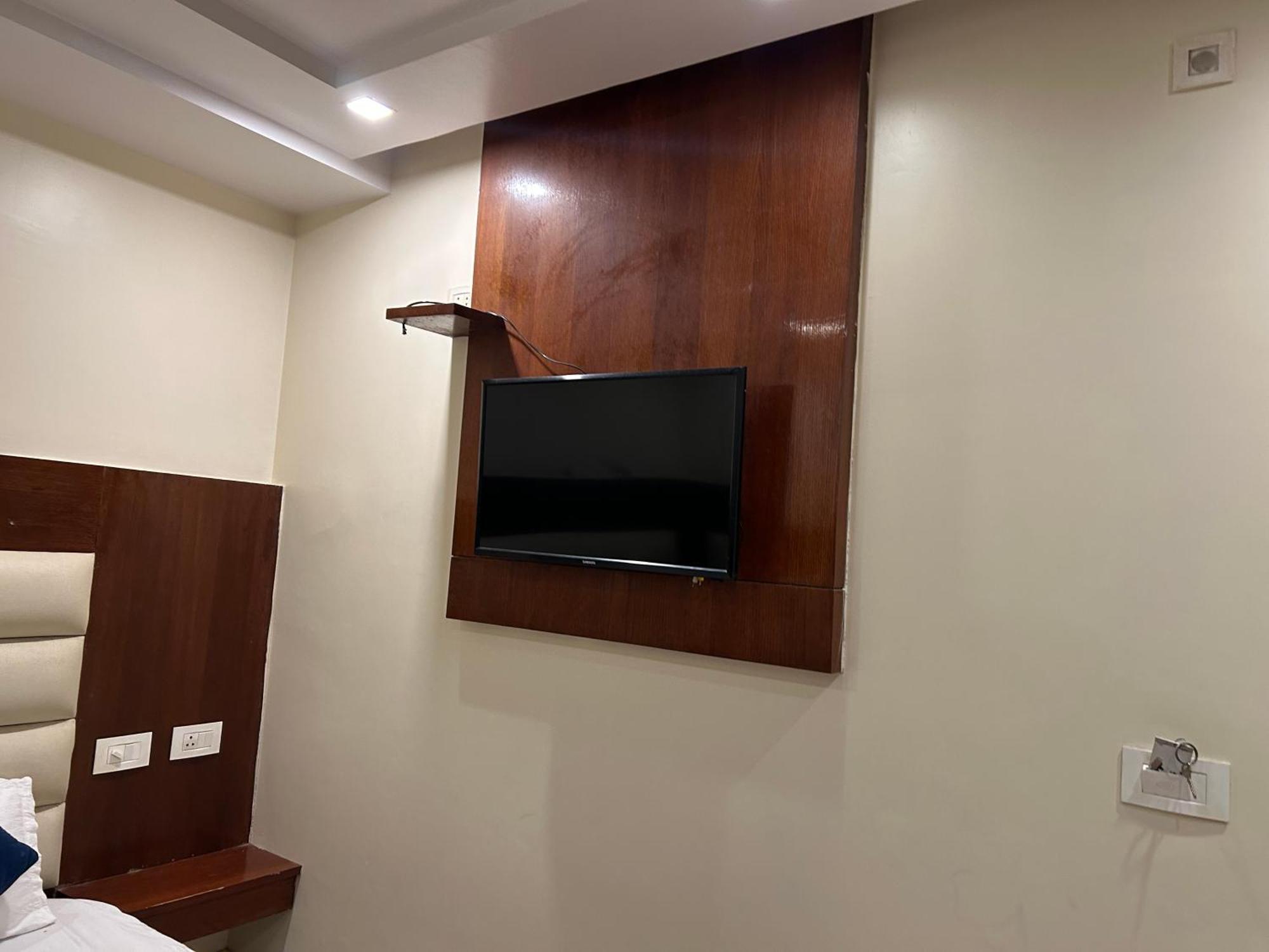 Plaza Saphire At Railway Station * New Delhi