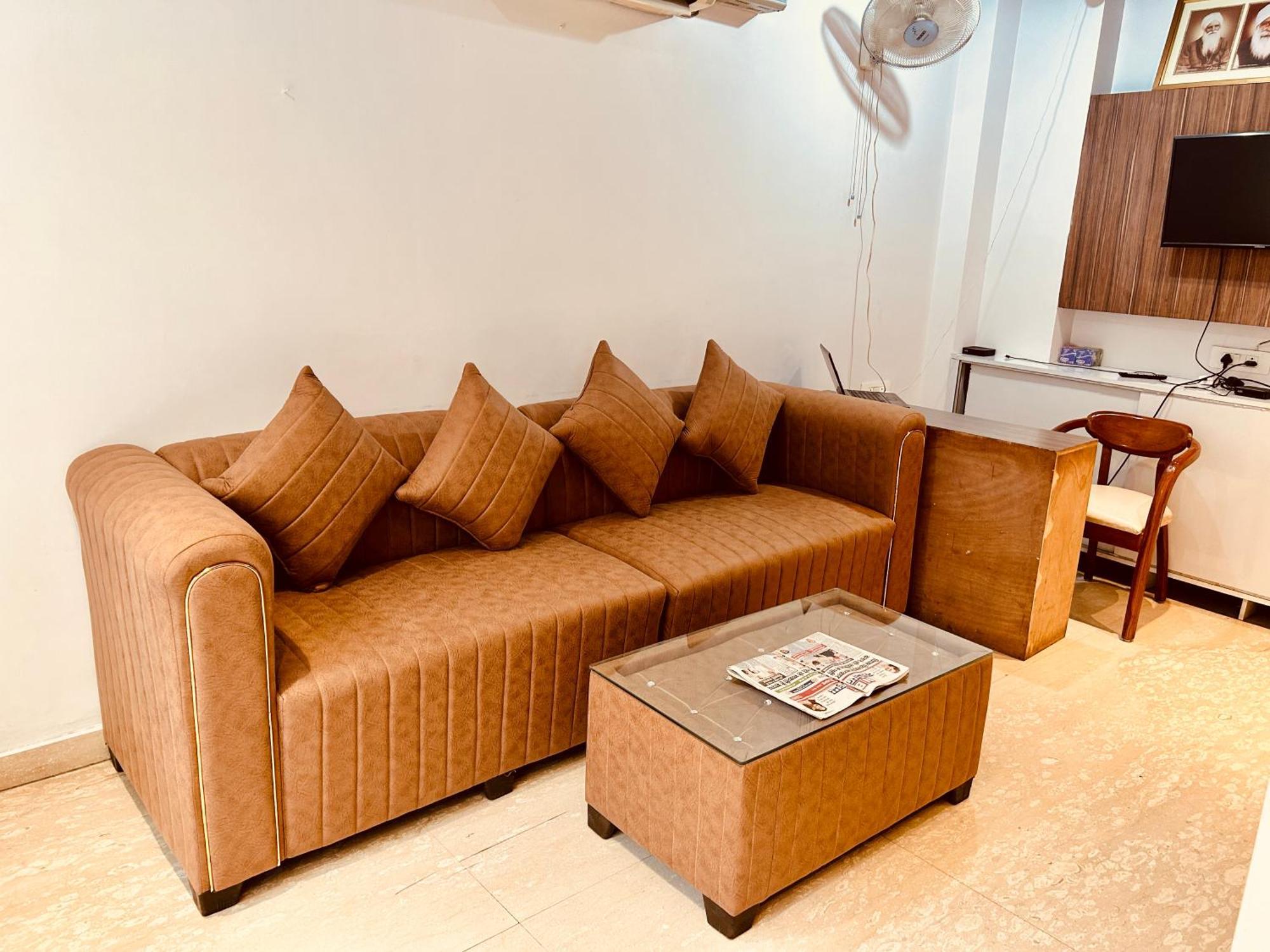 Plaza Saphire At Railway Station Guest house
