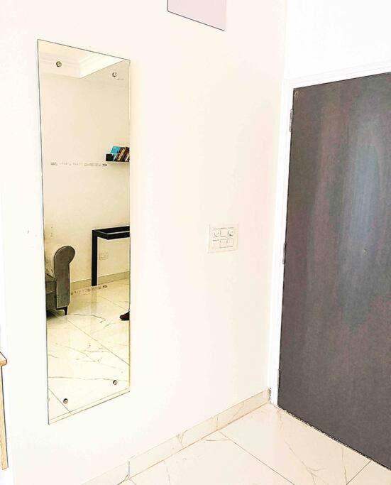 Near Airport Minimalistic Apartment New Delhi
