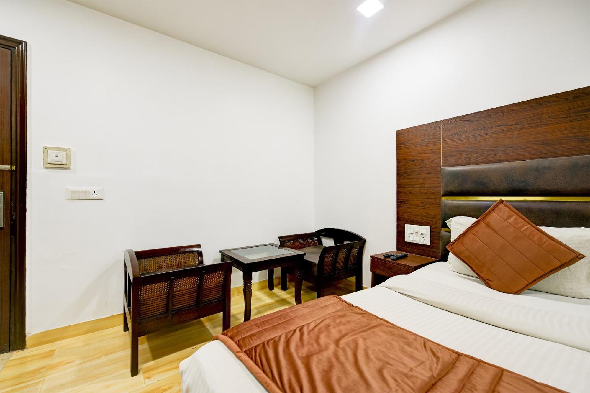 Staybook South Delhi 4*