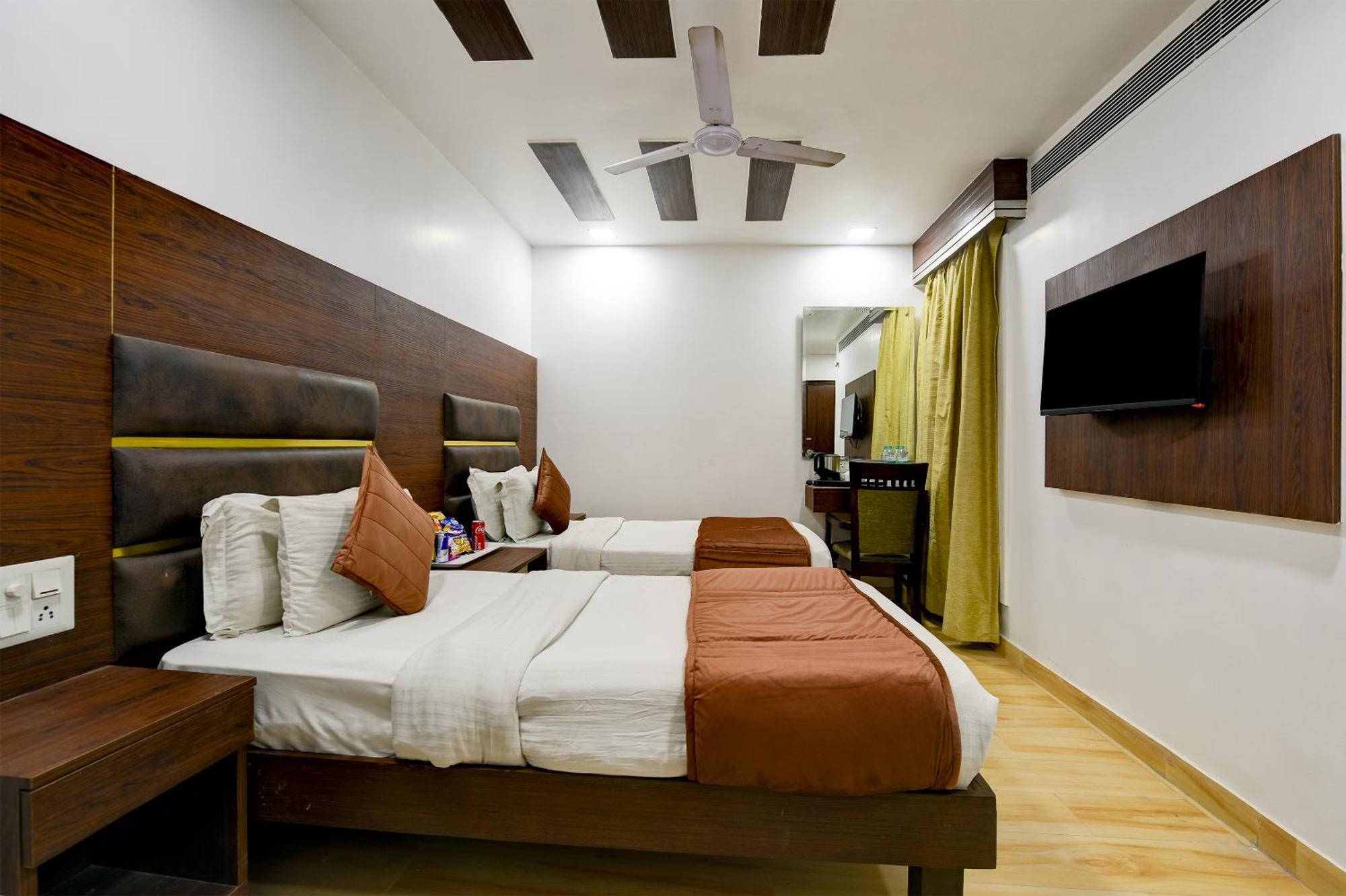 Staybook South Delhi Hotel 4*