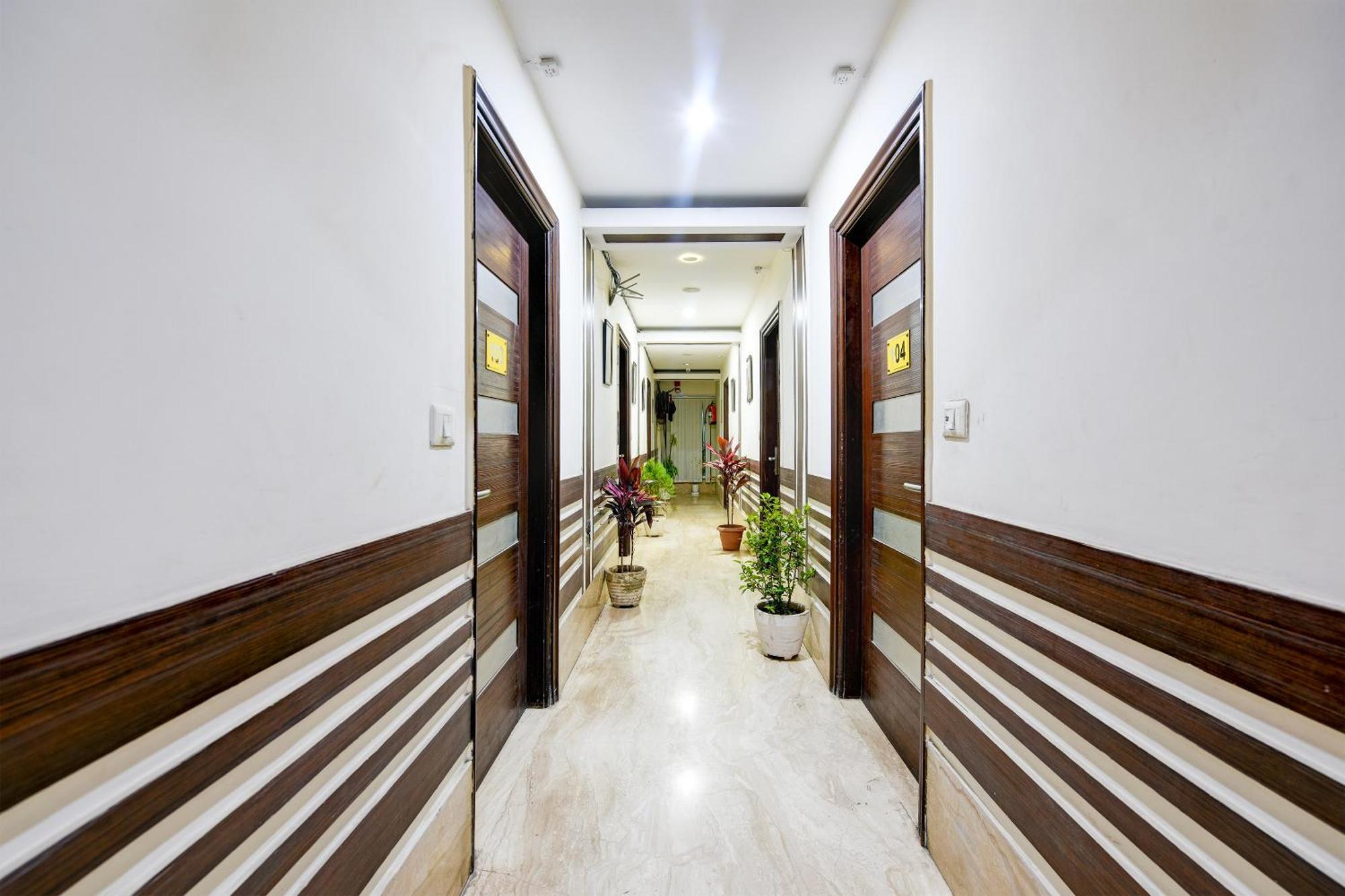 Staybook South Delhi 4*