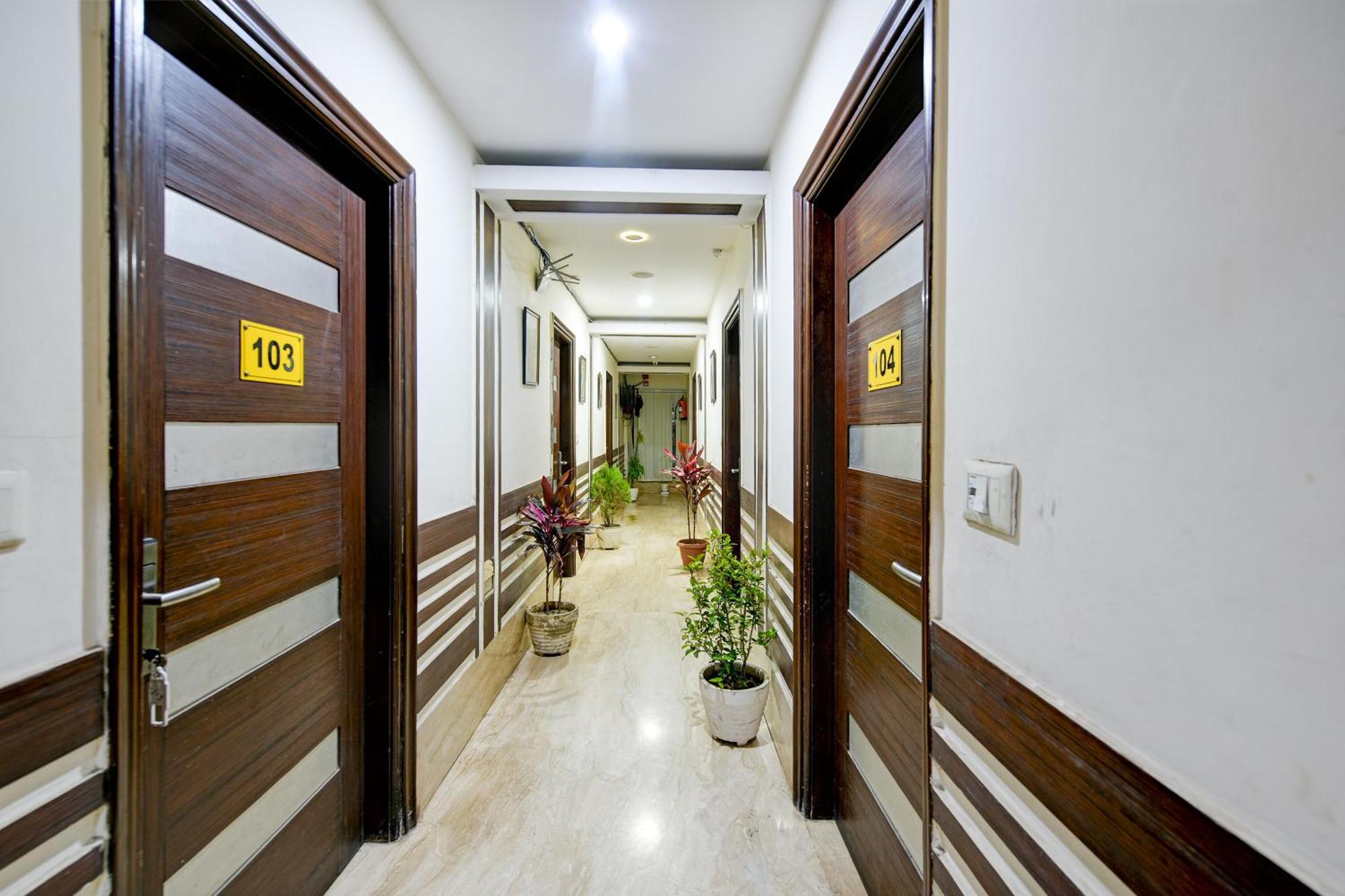 Staybook South Delhi Hotel 4*