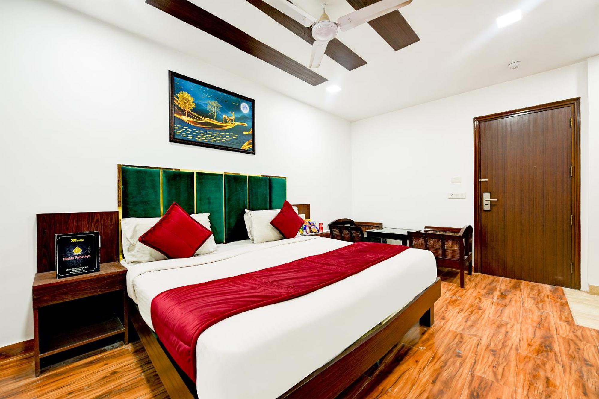 Staybook South Delhi Hotel