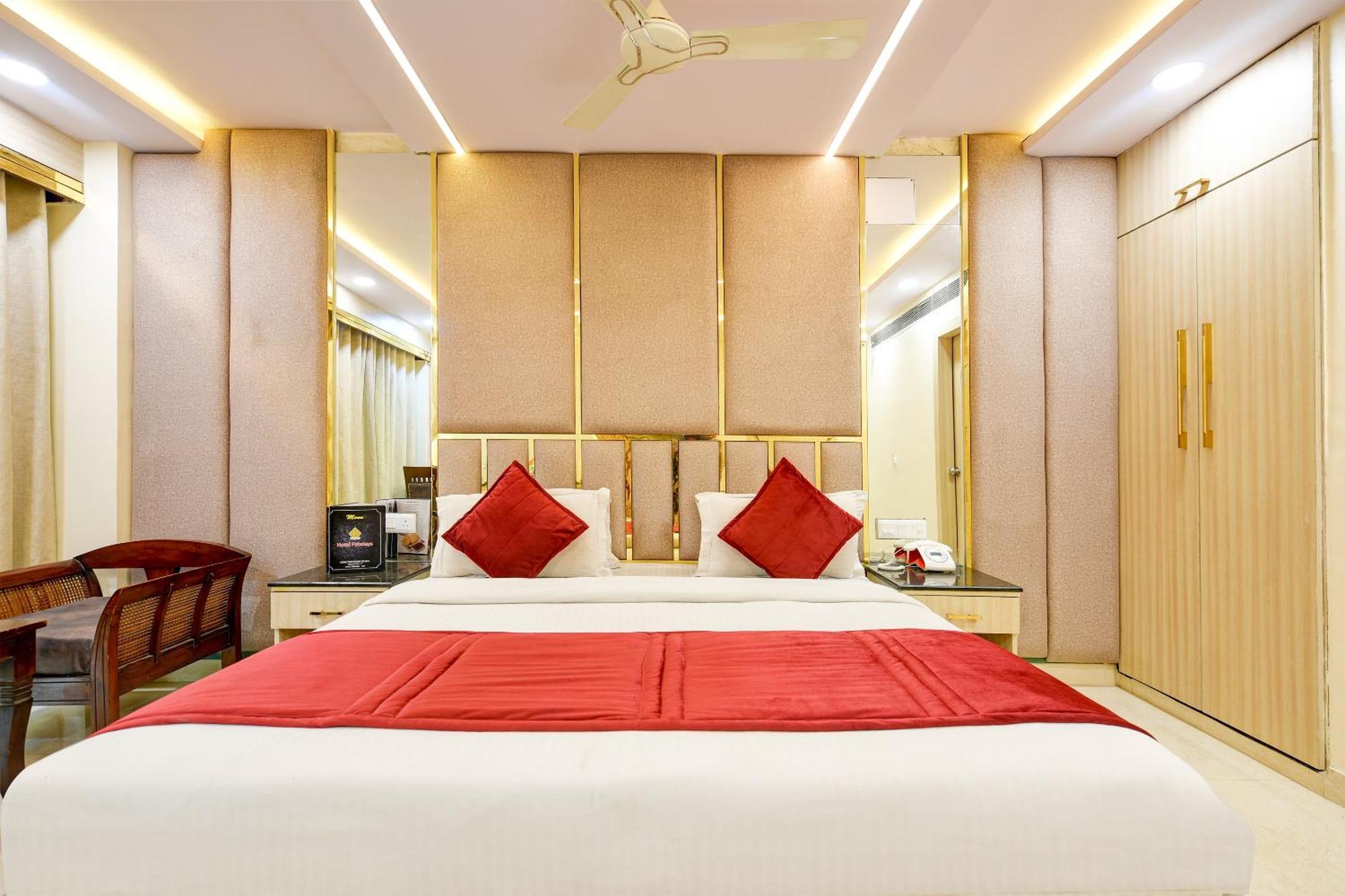 Hotel Staybook South Delhi 4*