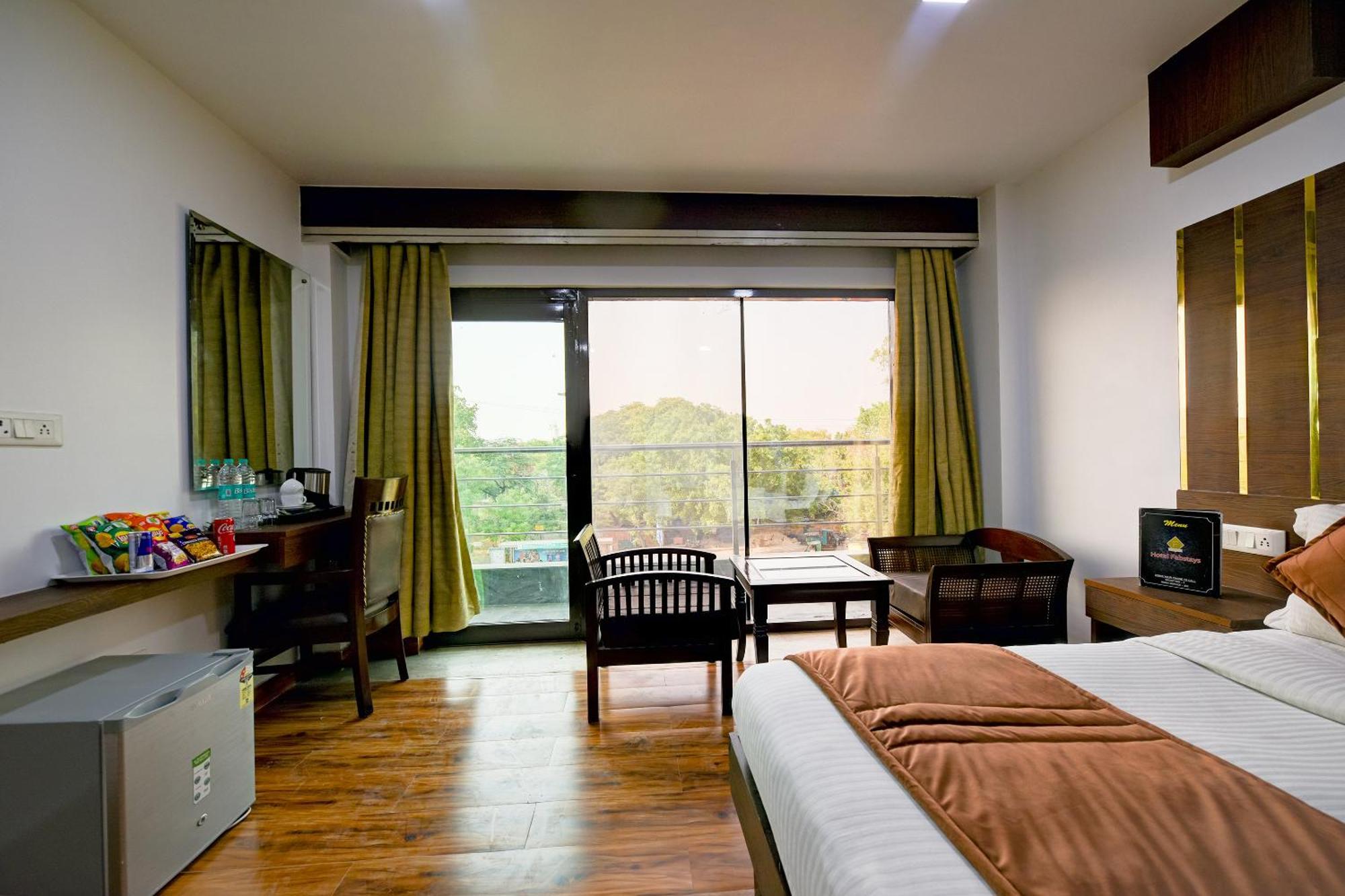 Staybook South Delhi Hotel 4*