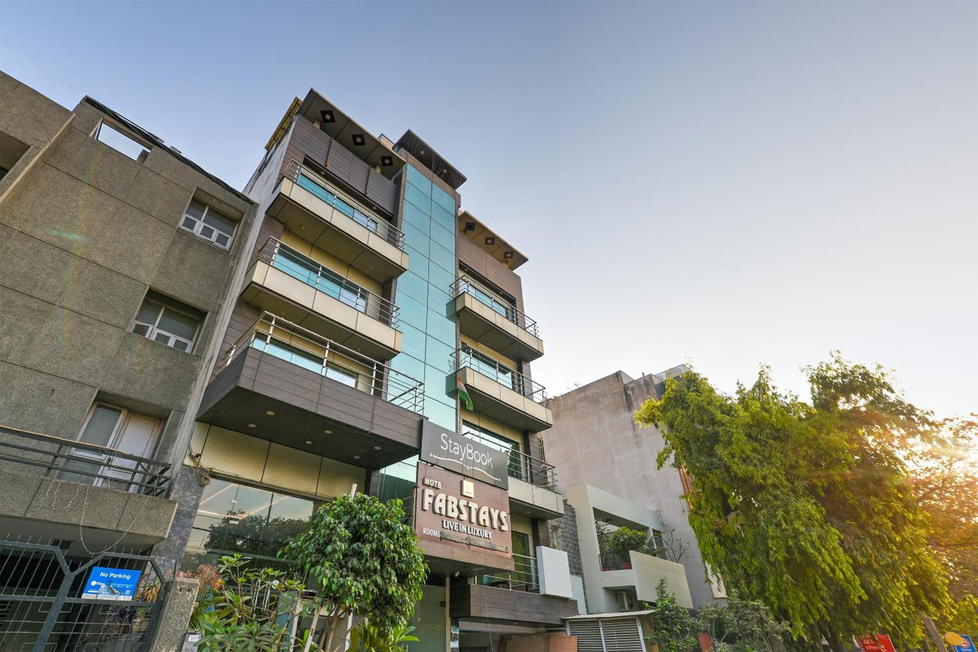 Hotel Staybook South Delhi 4*