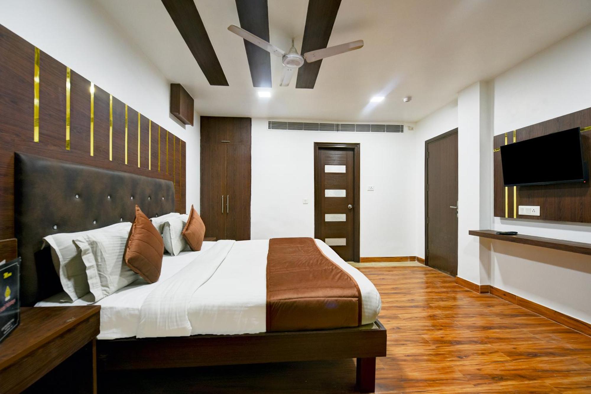 Staybook South Delhi 4*
