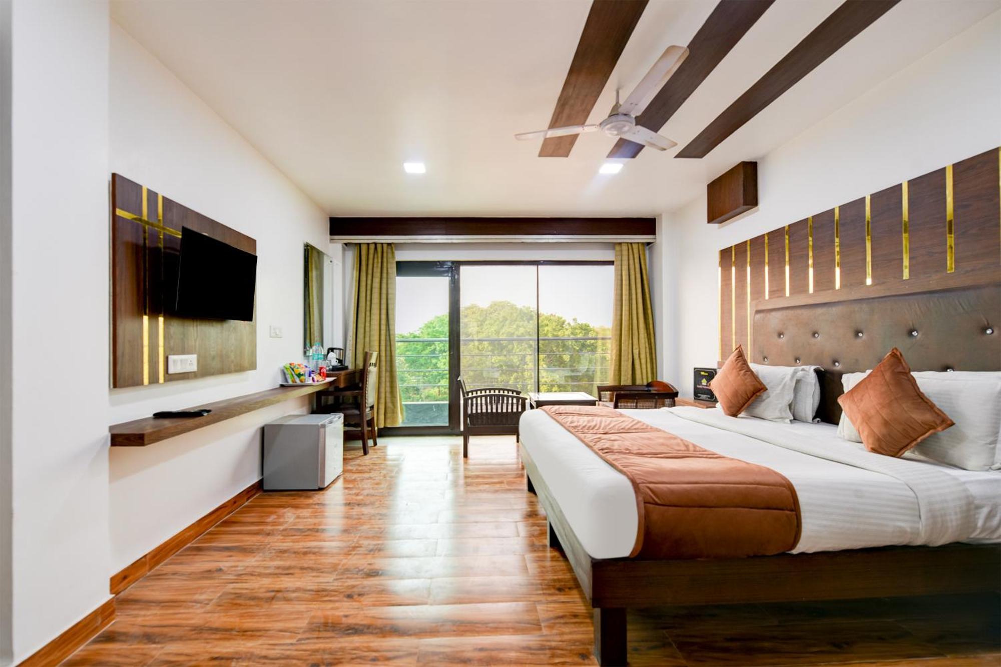 Hotel Staybook South Delhi