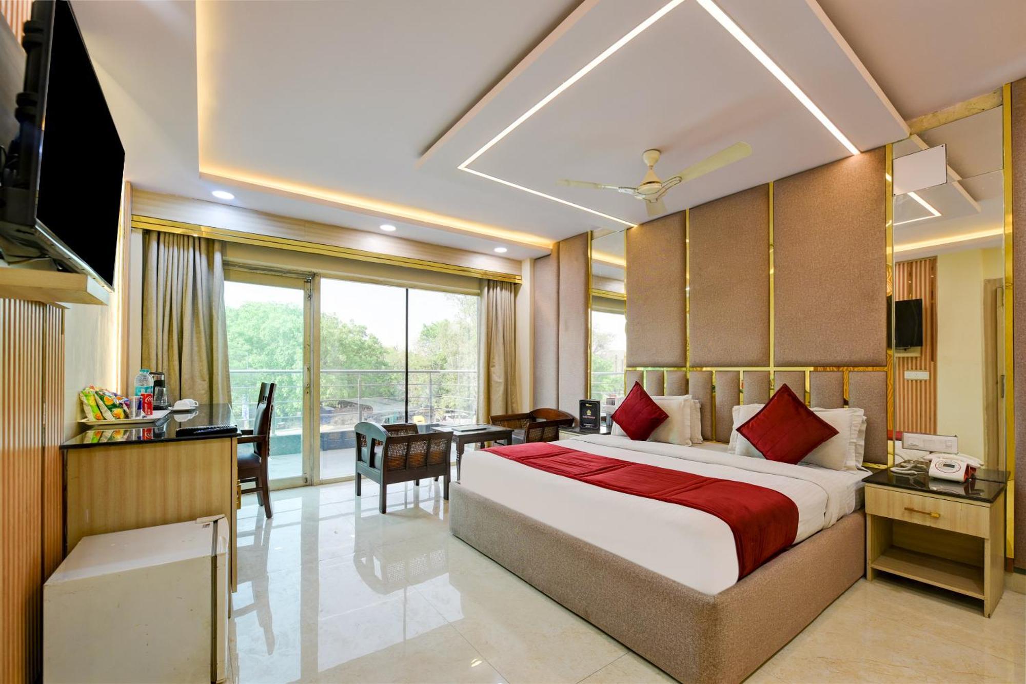 Staybook South Delhi Hotel