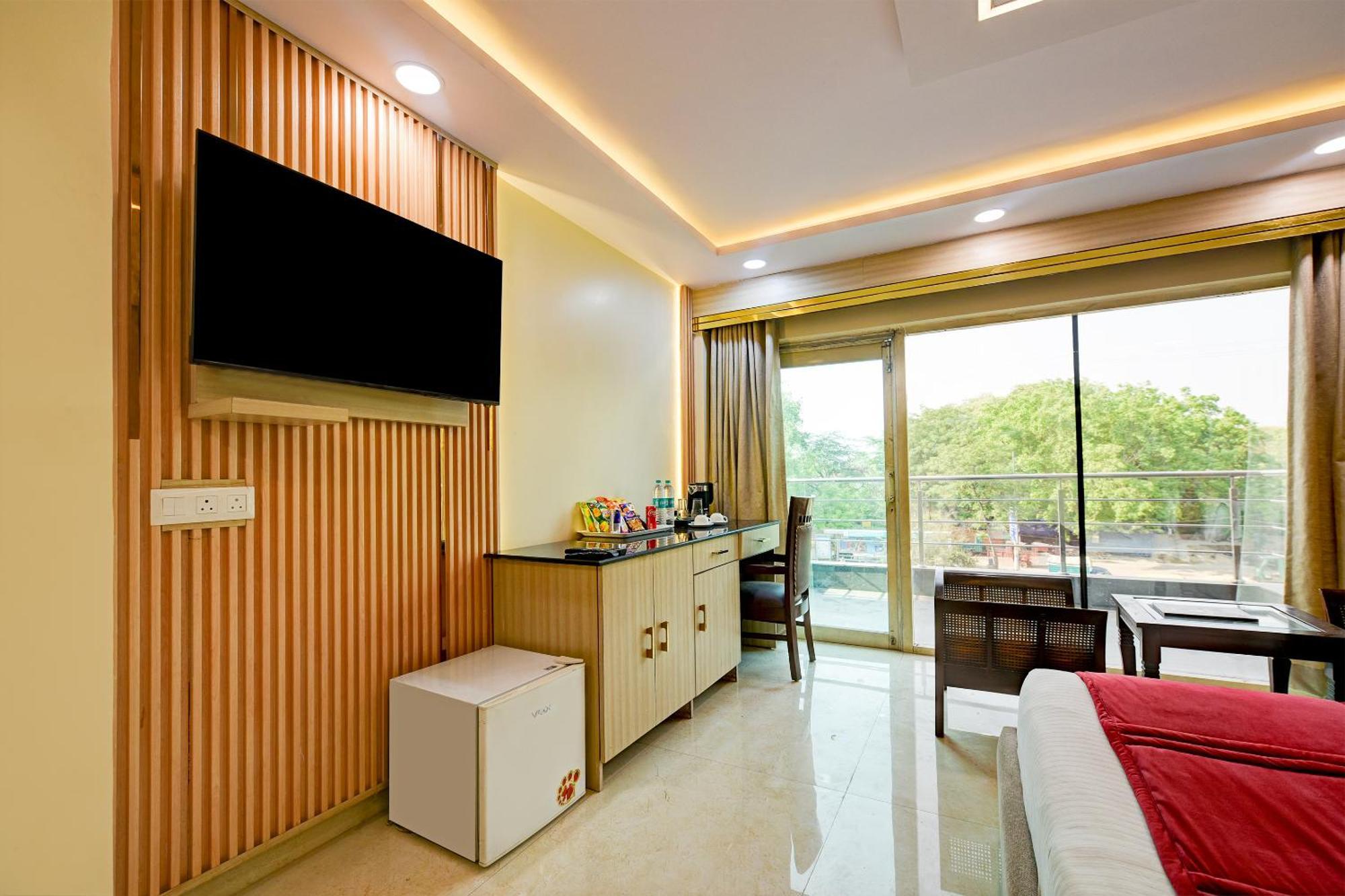Staybook South Delhi Hotel 4*