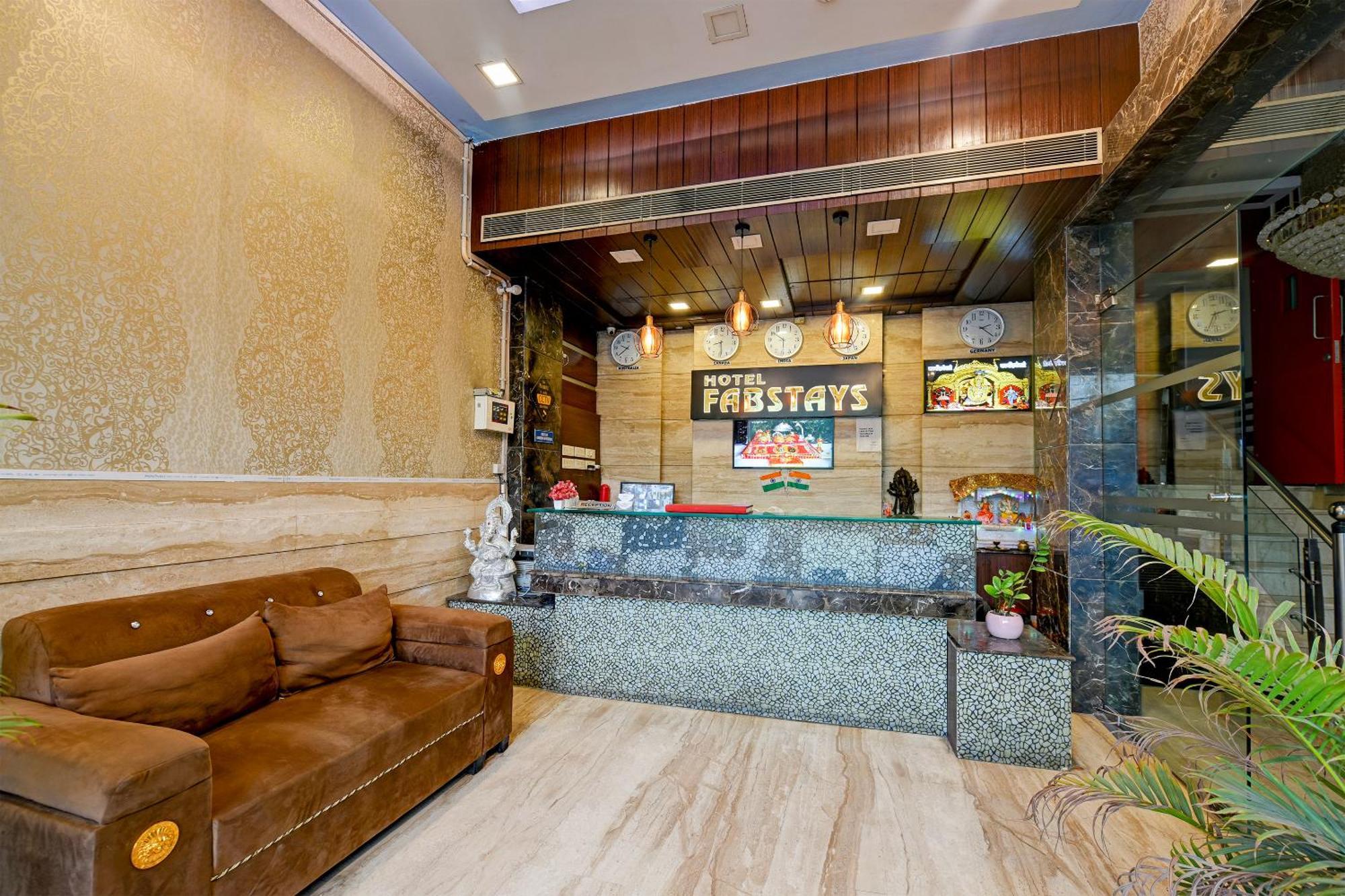 Hotel Staybook South Delhi 4*