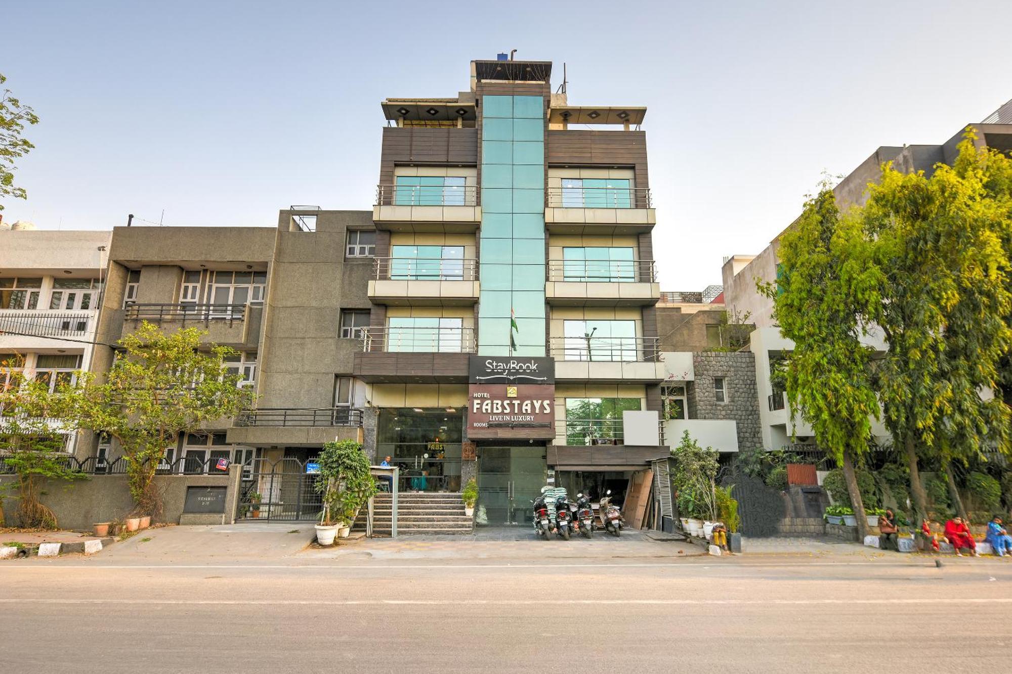 Staybook South Delhi Hotel 4*