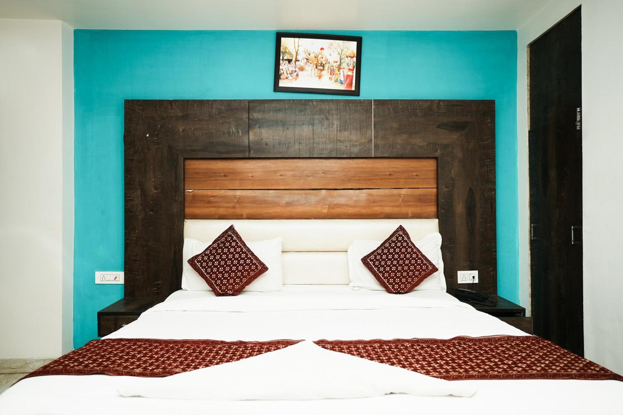 Amour Near Igi Delhi Airport 3* New Delhi