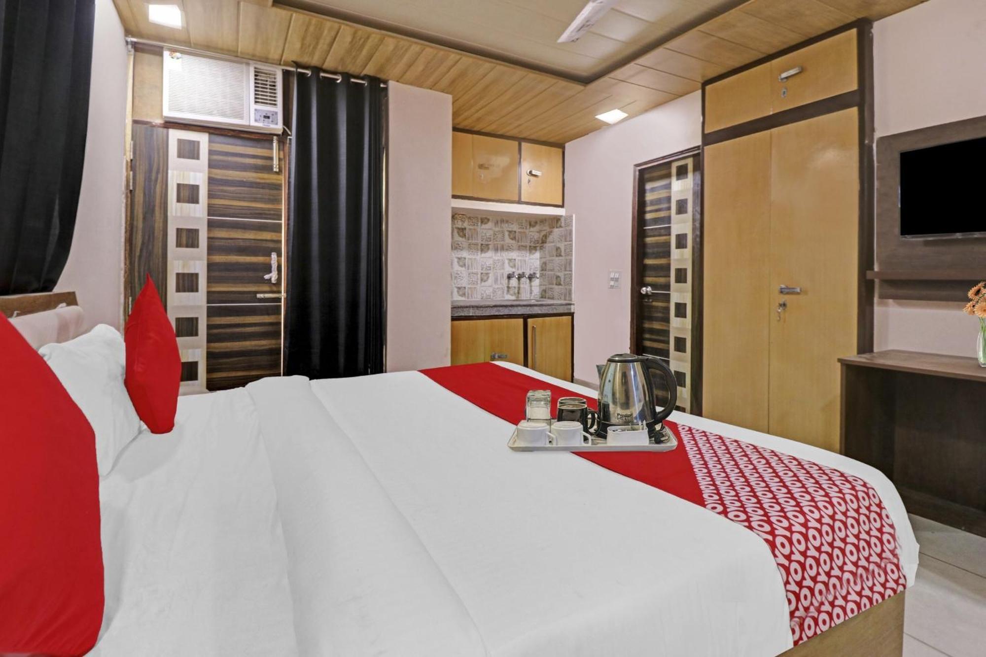 Oyo 90274 Hotel Knight Inn 3* New Delhi