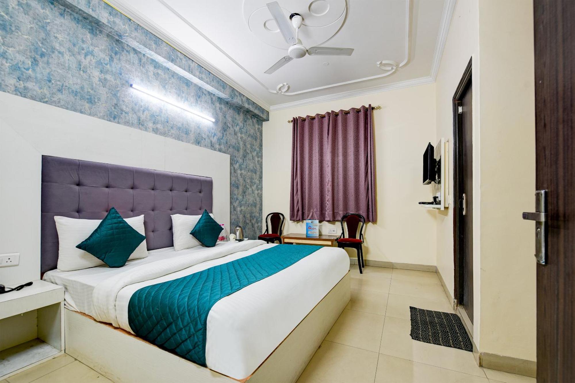 Ark Wood At Airport Hotel