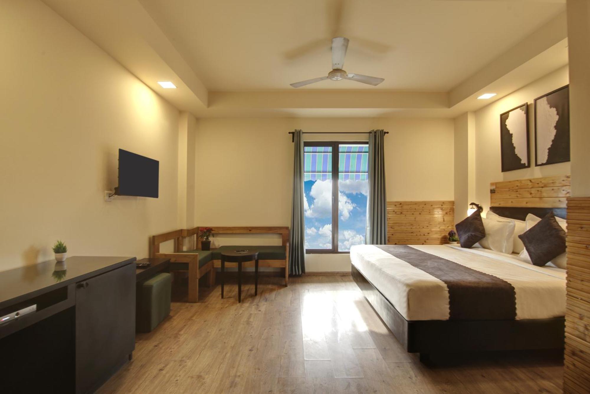 Saltstayz Thyme - New Friends Colony Hotel 4*