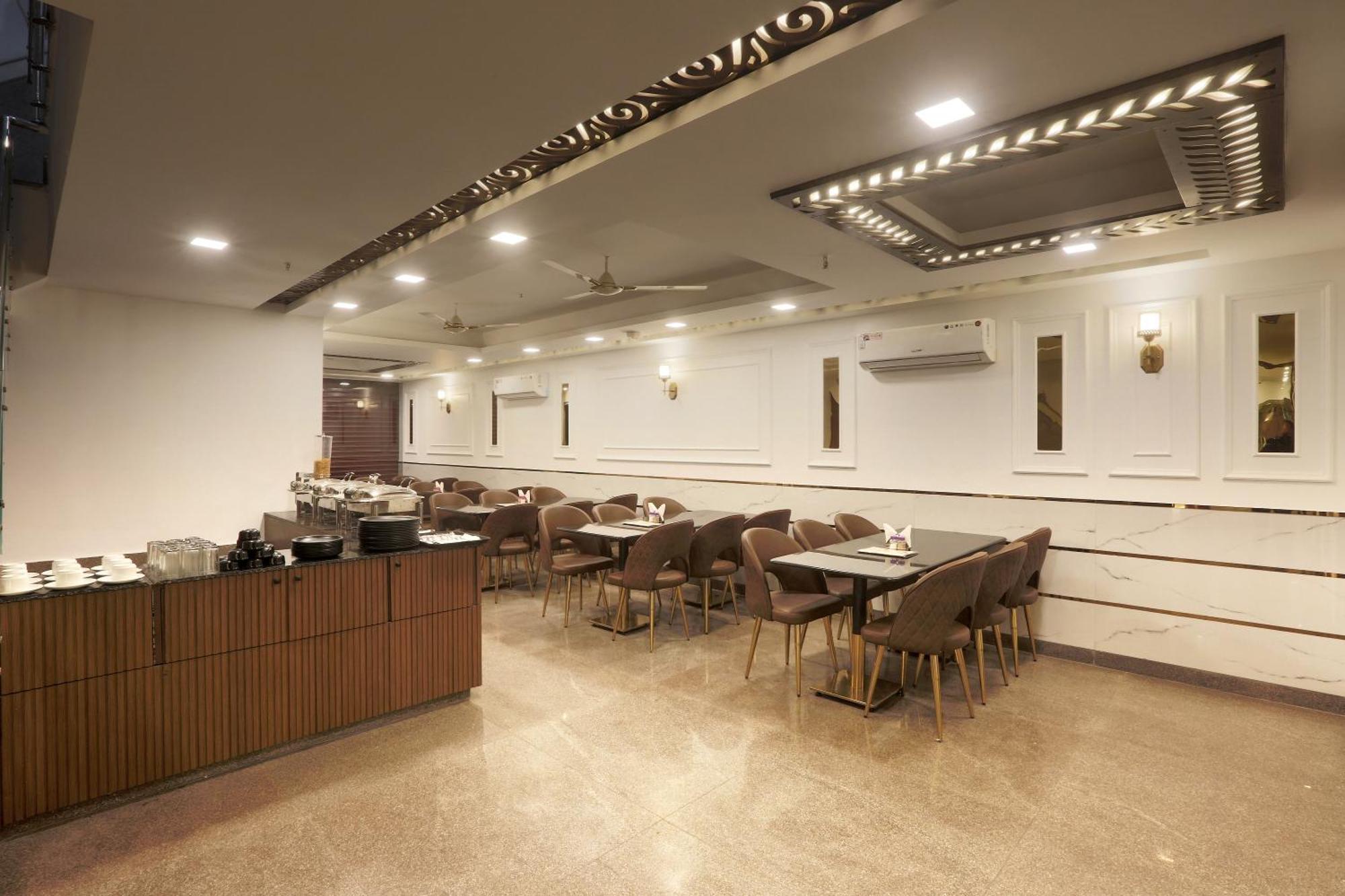 Airport Chanakya Delhi Hotel 4*