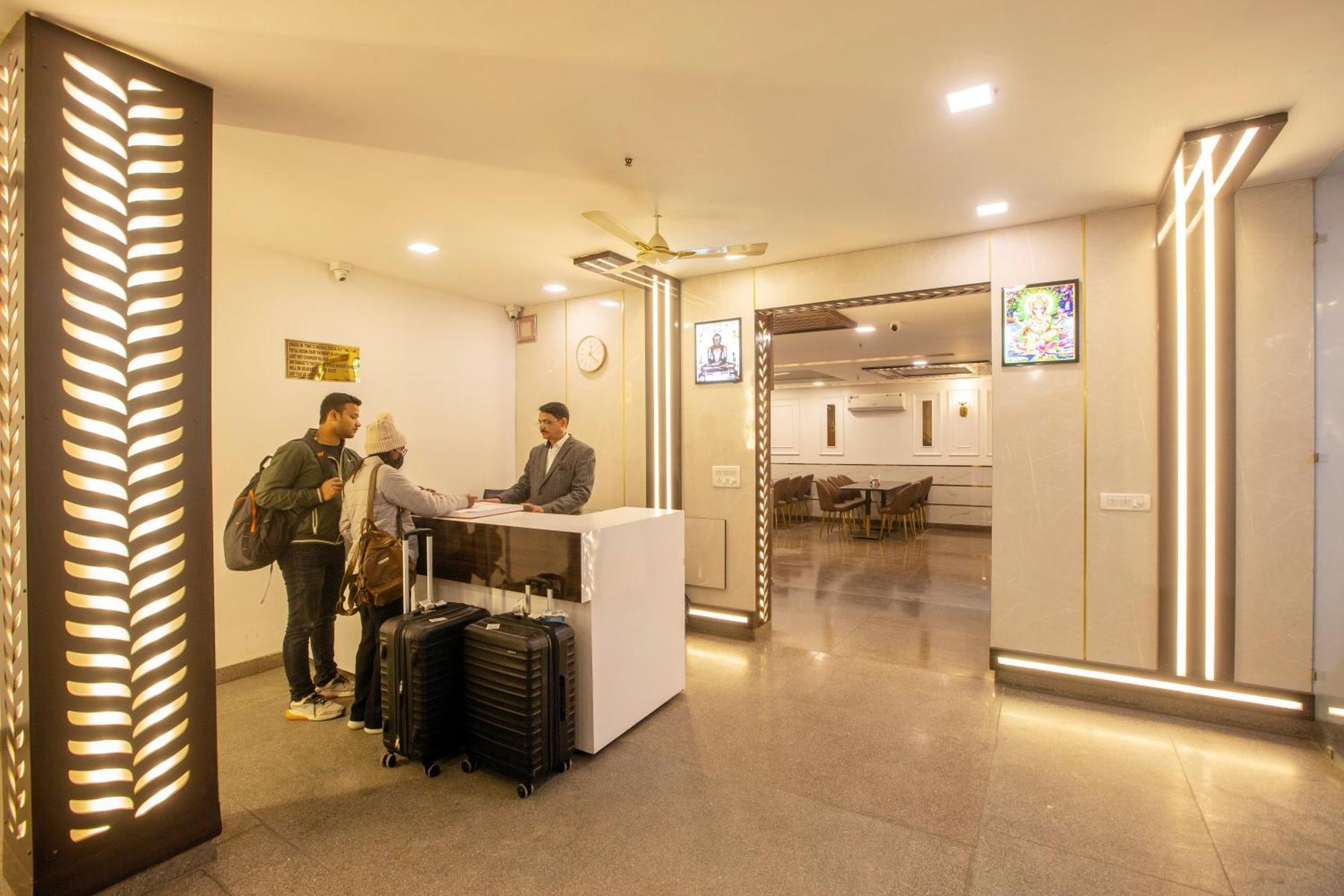 Airport Chanakya Delhi Hotel 4*