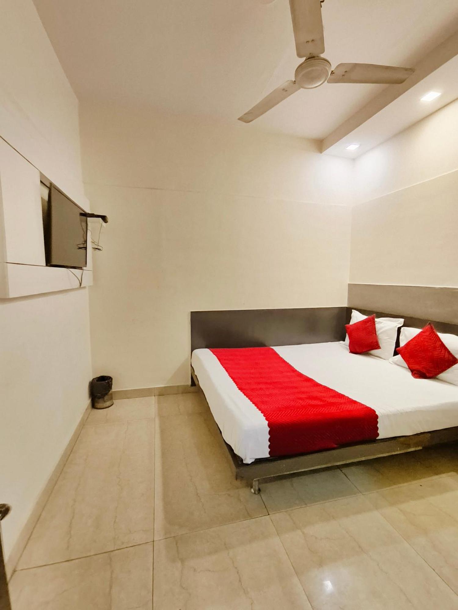 Hotel Hare Krishna Main Bazar New Delhi