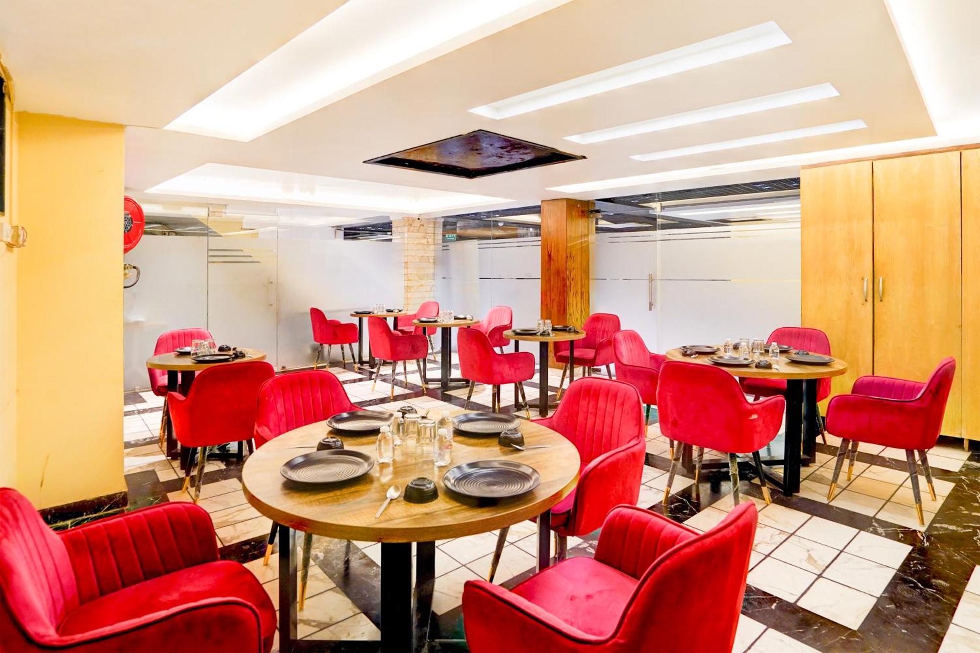 Hotel Staybook Nitya Maharani Free Airport Pickup 4*