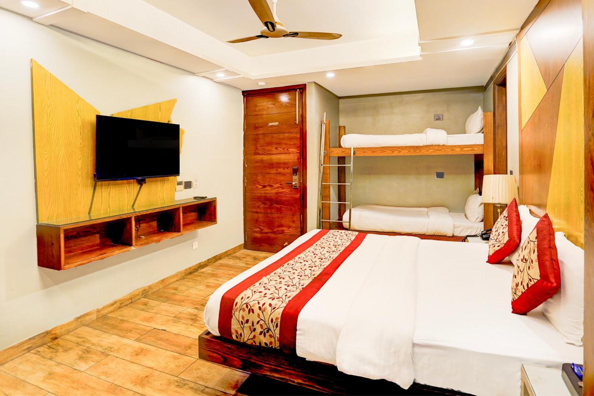 Staybook Nitya Maharani Free Airport Pickup 4*