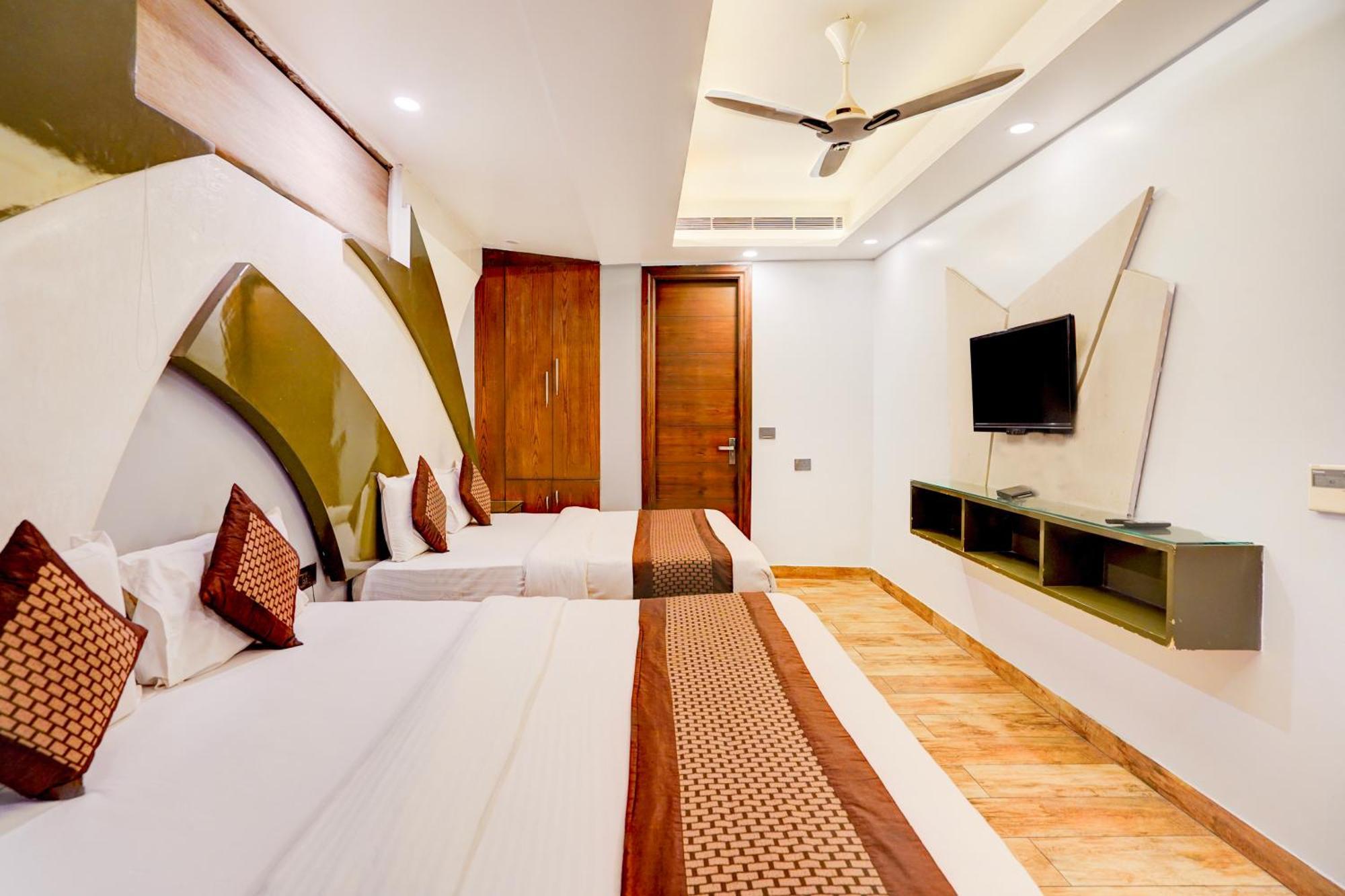 Hotel Staybook Nitya Maharani Free Airport Pickup 4*
