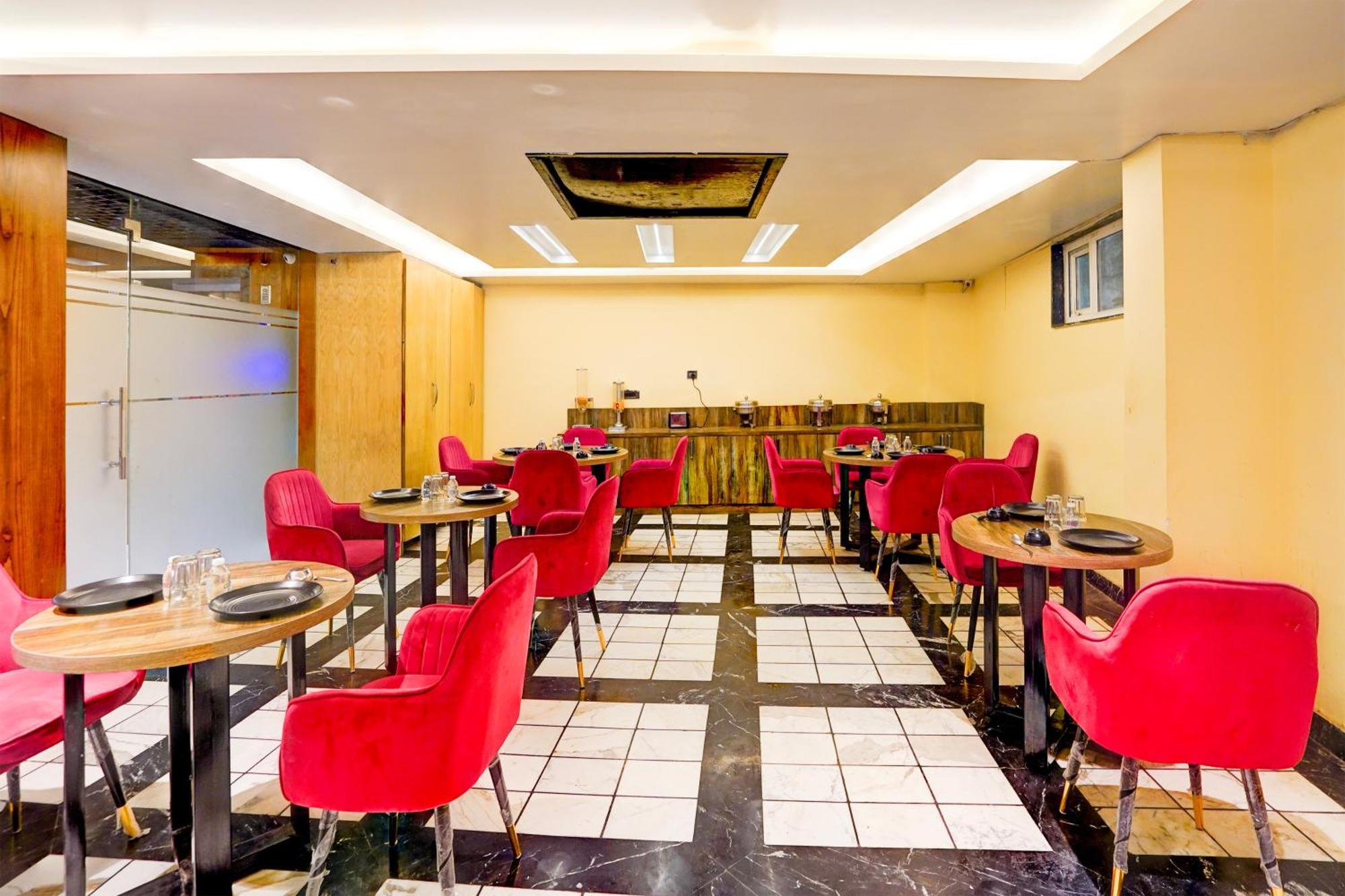 Staybook Nitya Maharani Free Airport Pickup 4* New Delhi